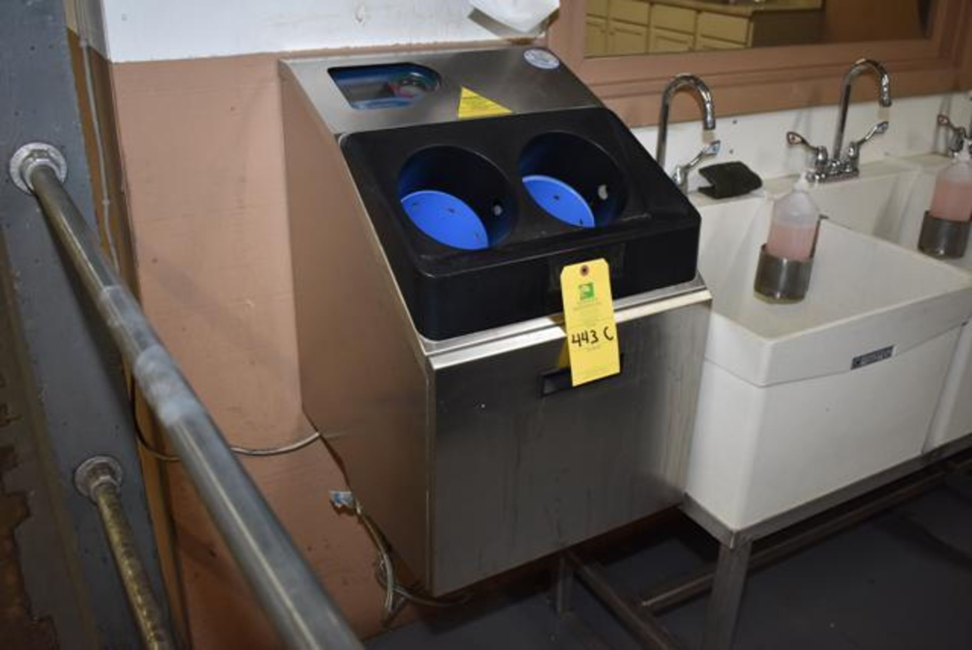 CleanTech Model 500EZ, S/n 1104ez, Automated Hand and Glove Cleansing System, Loading Fee: $100 - Image 3 of 3