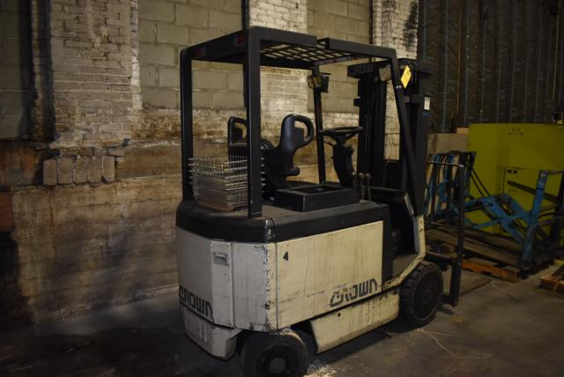 Crown Electric Fork Lift Rated 4500 lbs. Capacity, Side Shift, 188' Lift Height, Solid Tires No Batt - Image 2 of 3