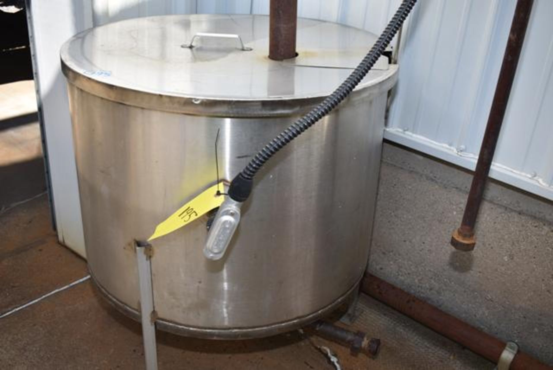 Stainless Steel Tank w/Lid, 30" Diameter x 20", Loading Fee: $150 - Image 2 of 2