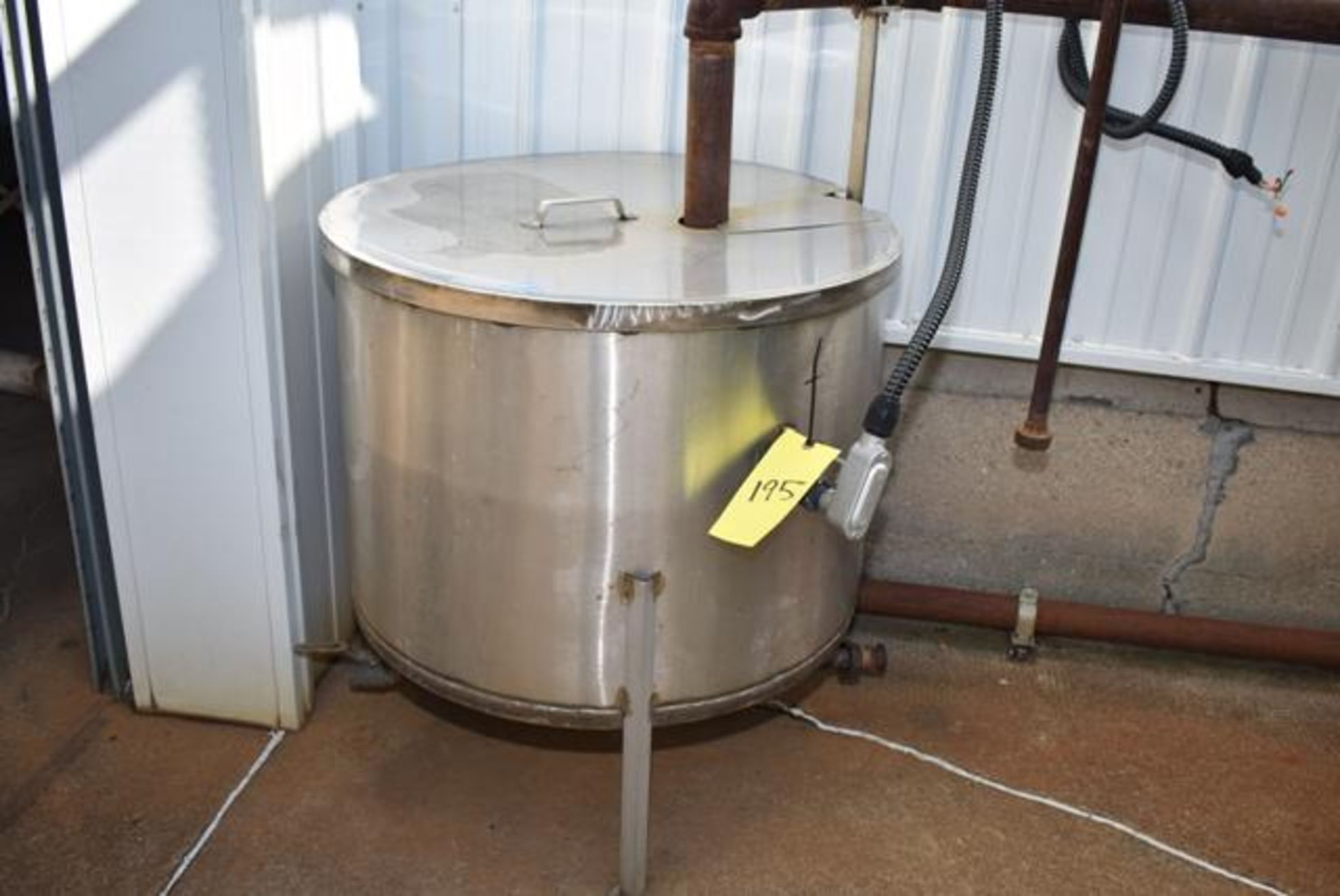 Stainless Steel Tank w/Lid, 30" Diameter x 20", Loading Fee: $150