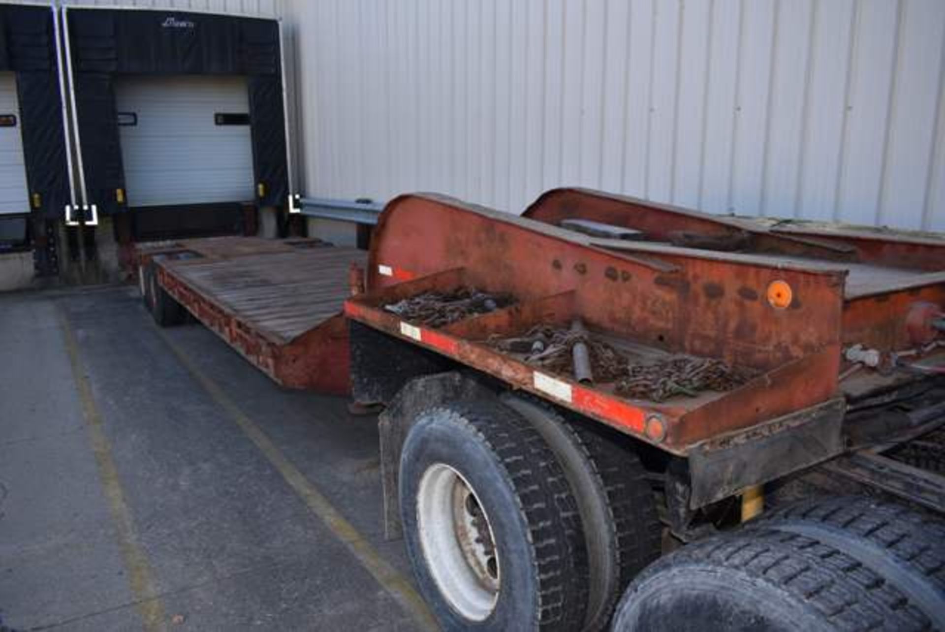 Roger Lowboy Trailer Rated 25 Ton Load Capacity, Walking Tandem Axle, Beaver Tail, Good floor, - Image 2 of 3