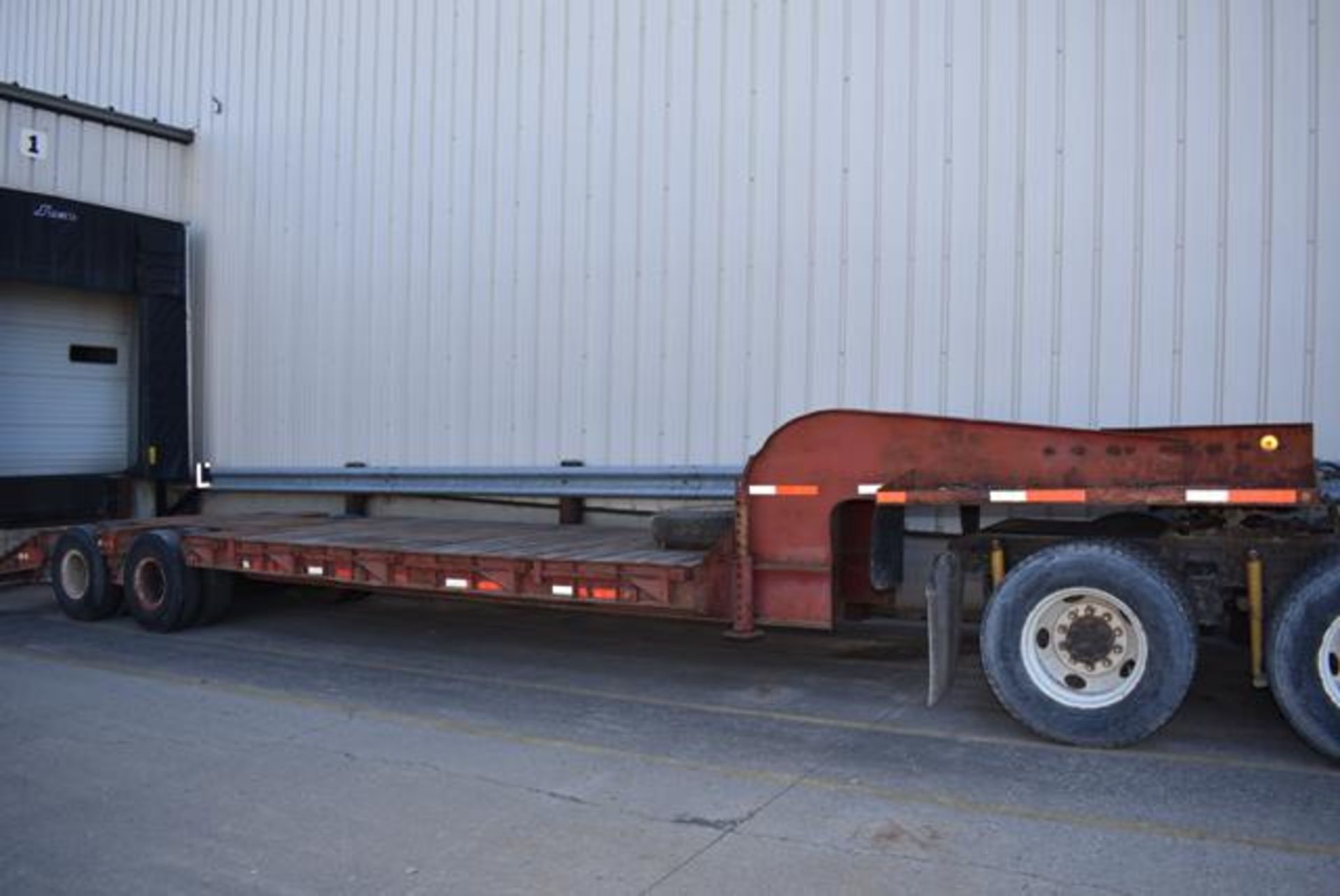 Roger Lowboy Trailer Rated 25 Ton Load Capacity, Walking Tandem Axle, Beaver Tail, Good floor,