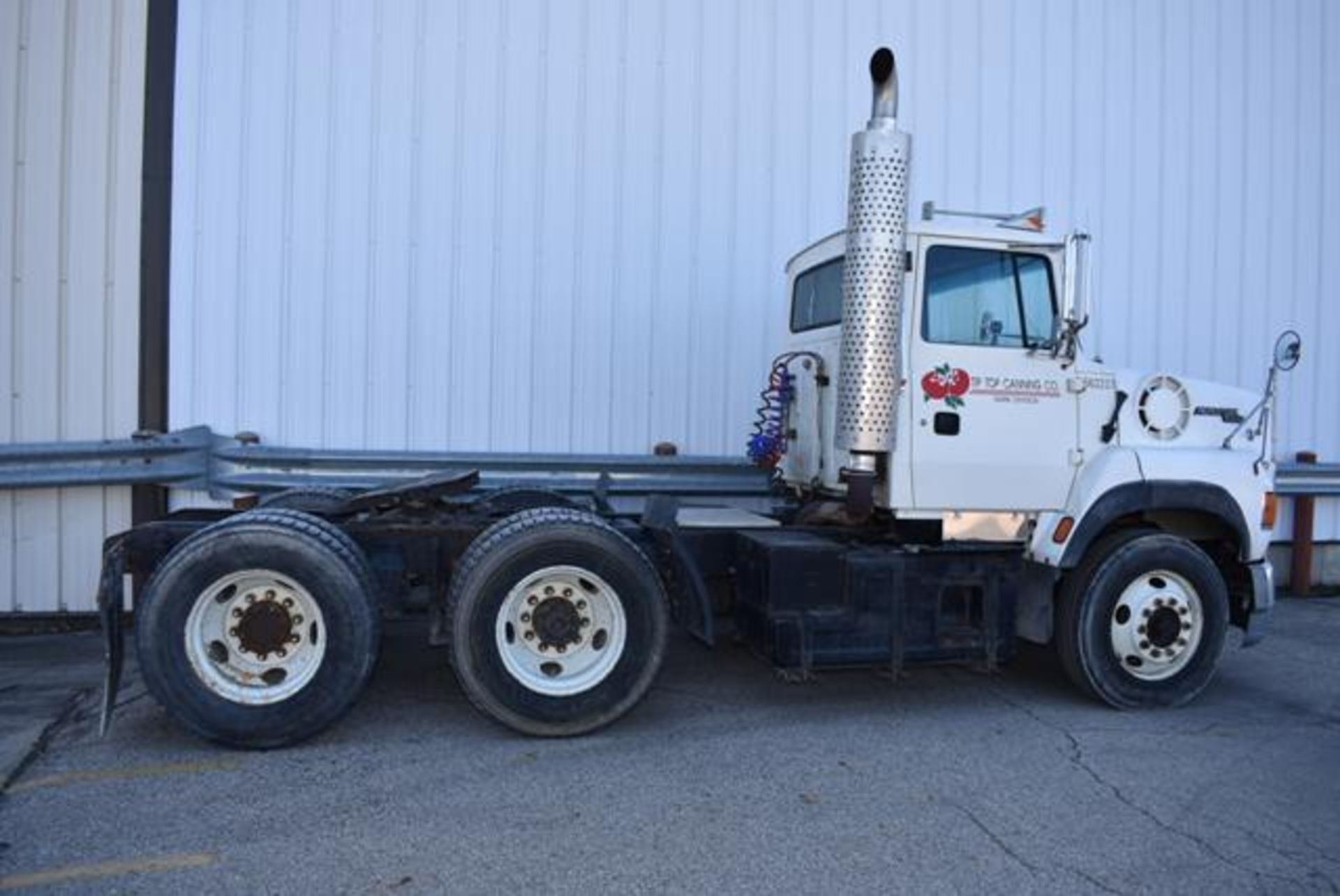 1996 Ford L-9000 Aeromax Day Cab Tractor, Tandem Axle, Air Ride, Cat engine, Air Slide 5th Wheel, - Image 3 of 3