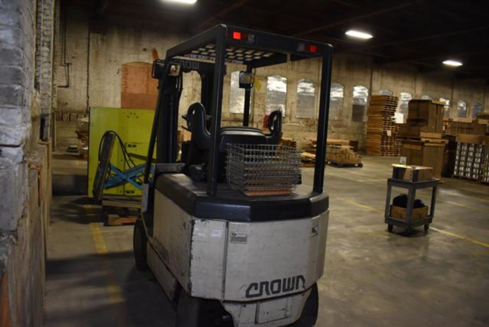 Crown Electric Fork Lift Rated 4500 lbs. Capacity, Side Shift, 188' Lift Height, Solid Tires No Batt - Image 3 of 3