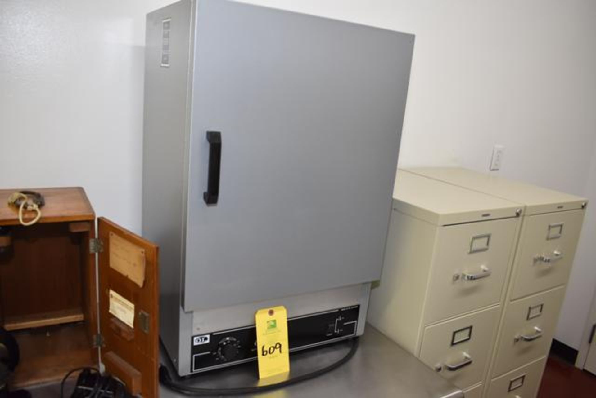 Quincy Lab Model 40GC, Series Lab Oven, Loading Fee: $25