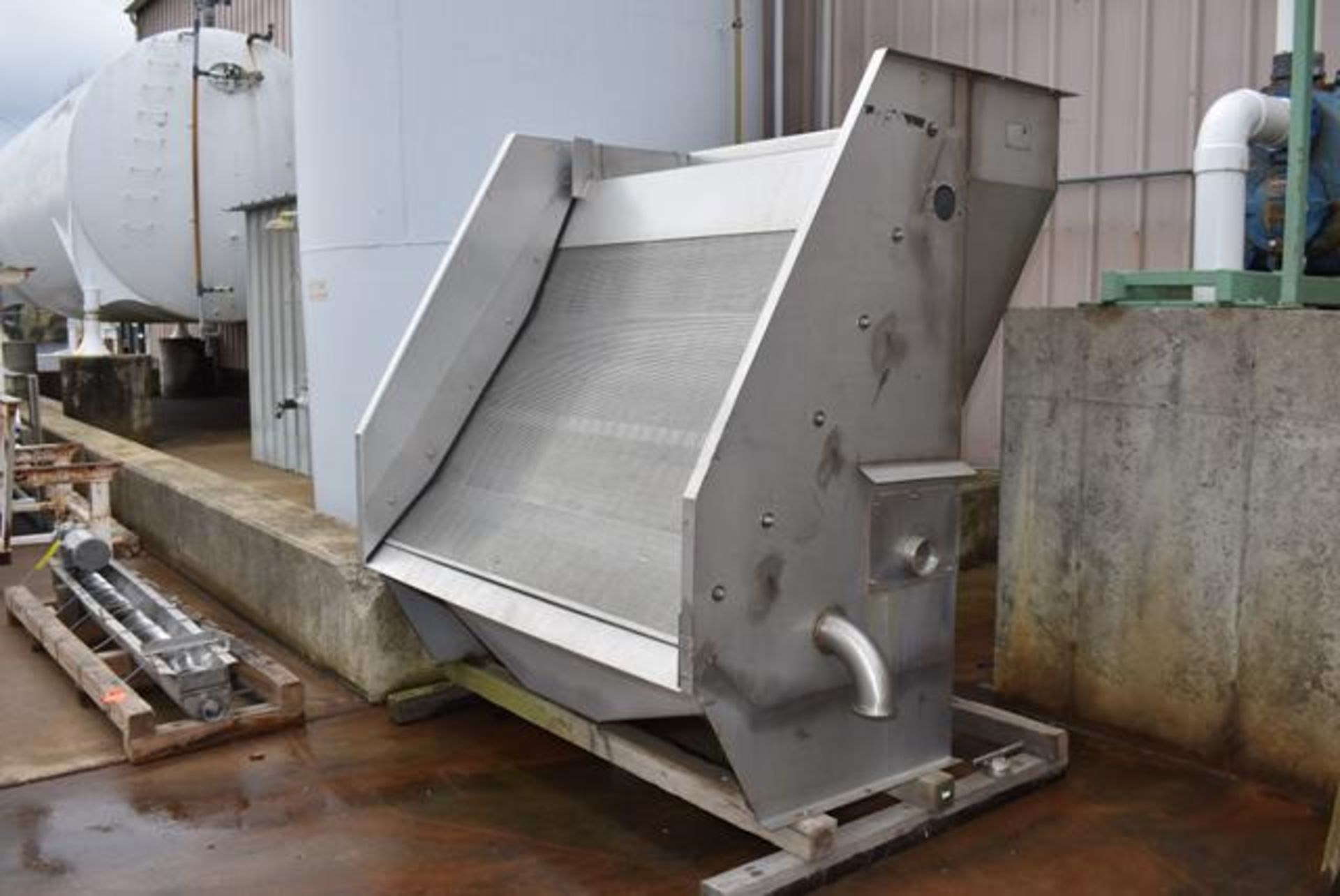 Bauer 72"L x 42"H Hydrasieve, Equipped with Stainless Steel Contacts, Loading Fee: $250