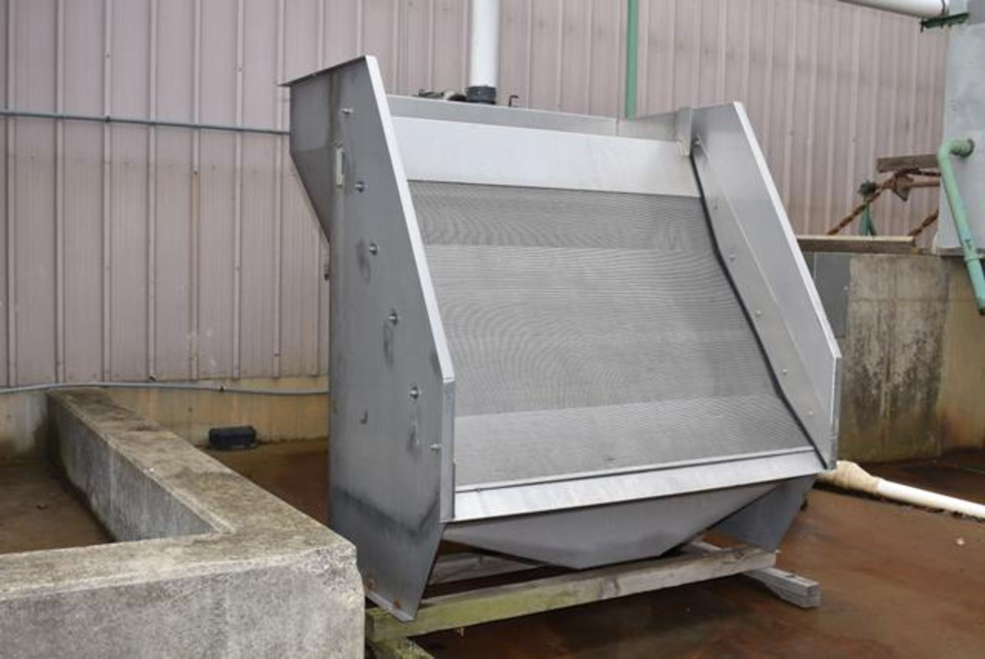 Bauer 72"L x 42"H Hydrasieve, Equipped with Stainless Steel Contacts, Loading Fee: $250 - Image 2 of 2