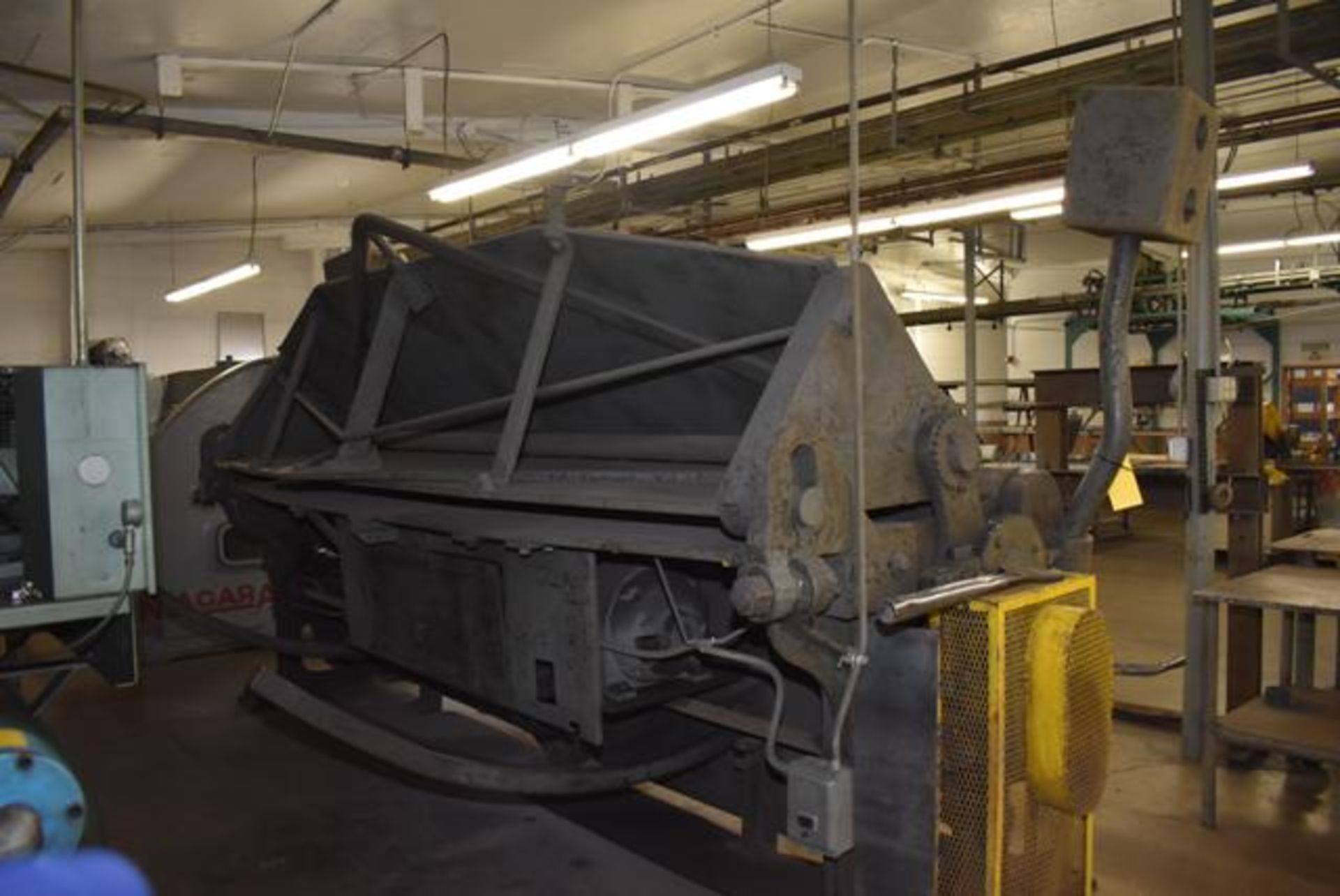 American Mechanical Leaf Bending Brake, 12' w/Angle Bar, Counter Balance Weights, Loading Fee: $6000 - Image 4 of 5