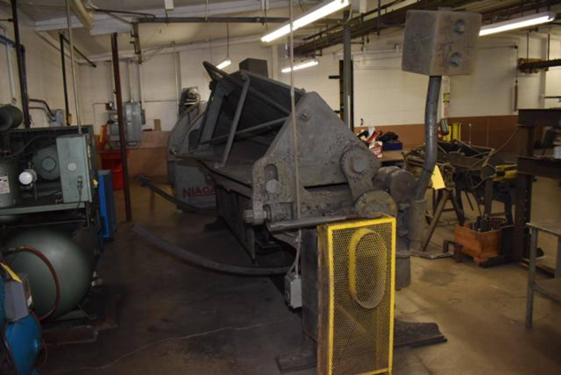 American Mechanical Leaf Bending Brake, 12' w/Angle Bar, Counter Balance Weights, Loading Fee: $6000 - Image 5 of 5