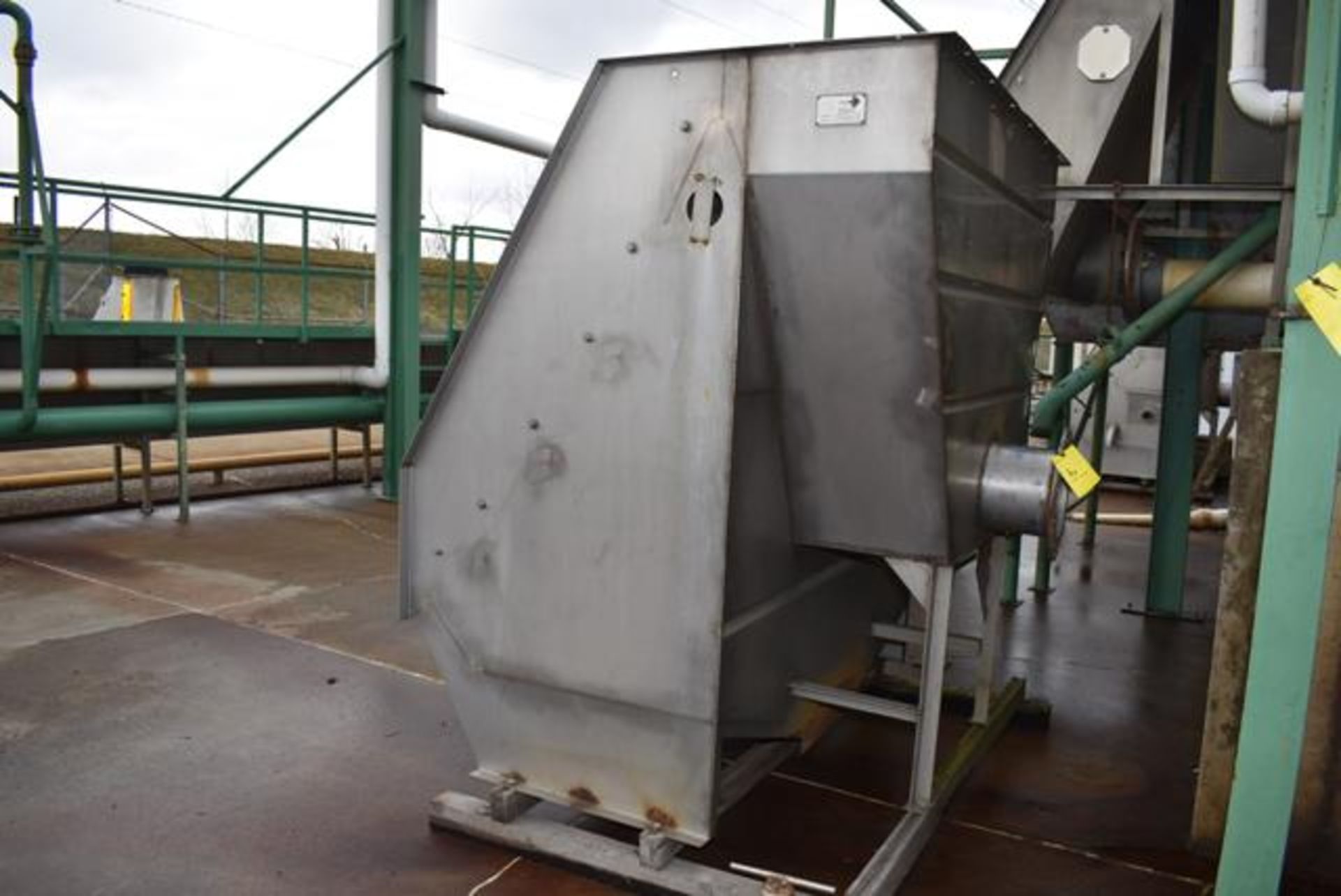 Bauer 72"L x 42"H Hydrasieve, Equipped with Stainless Steel Contacts, Loading Fee: $250 - Image 2 of 3