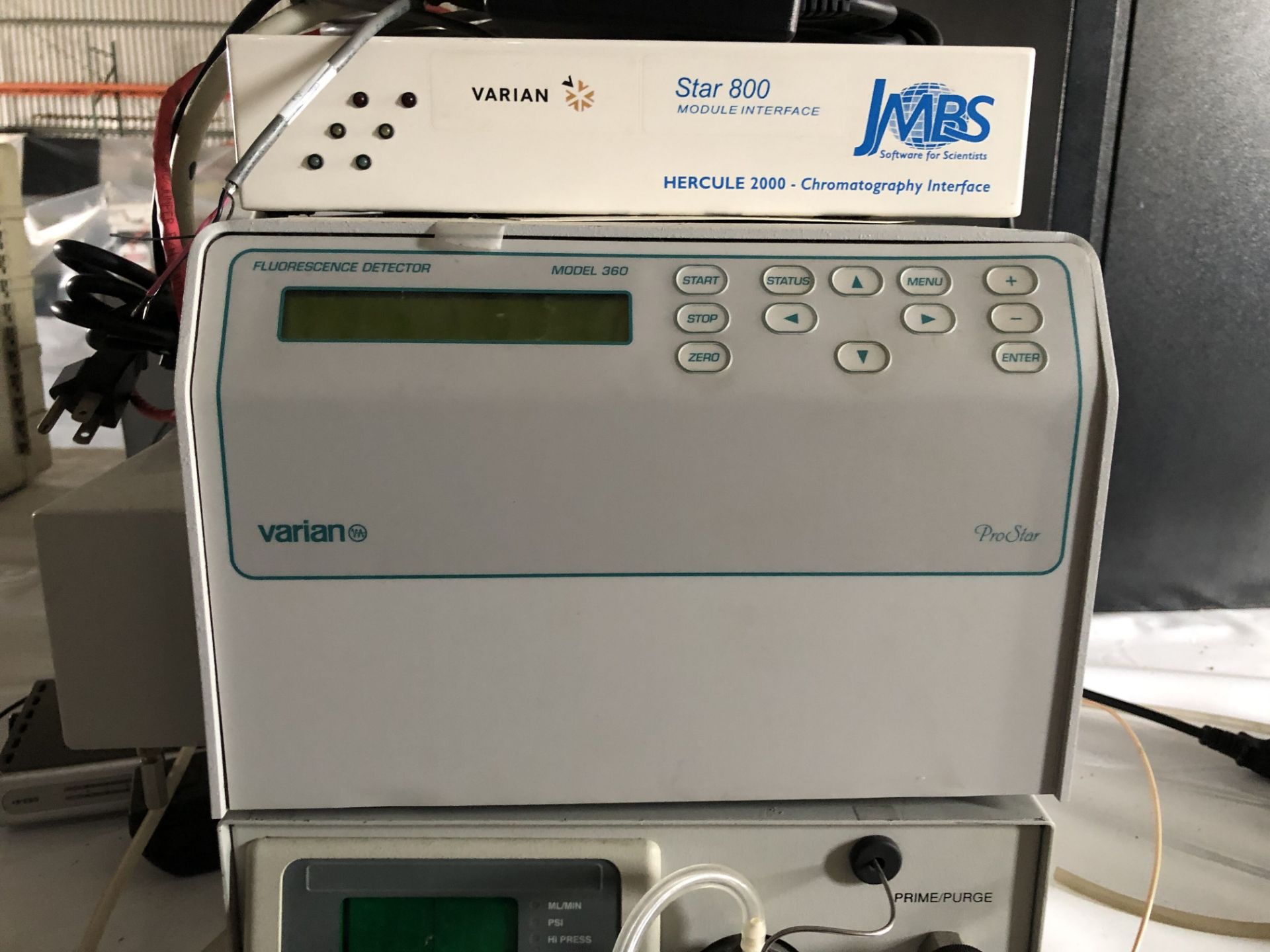 Varian Fluorescence Detector, Model #360, & Varian Hercule 2000 Chromatography Interface & Acuflow - Image 4 of 6