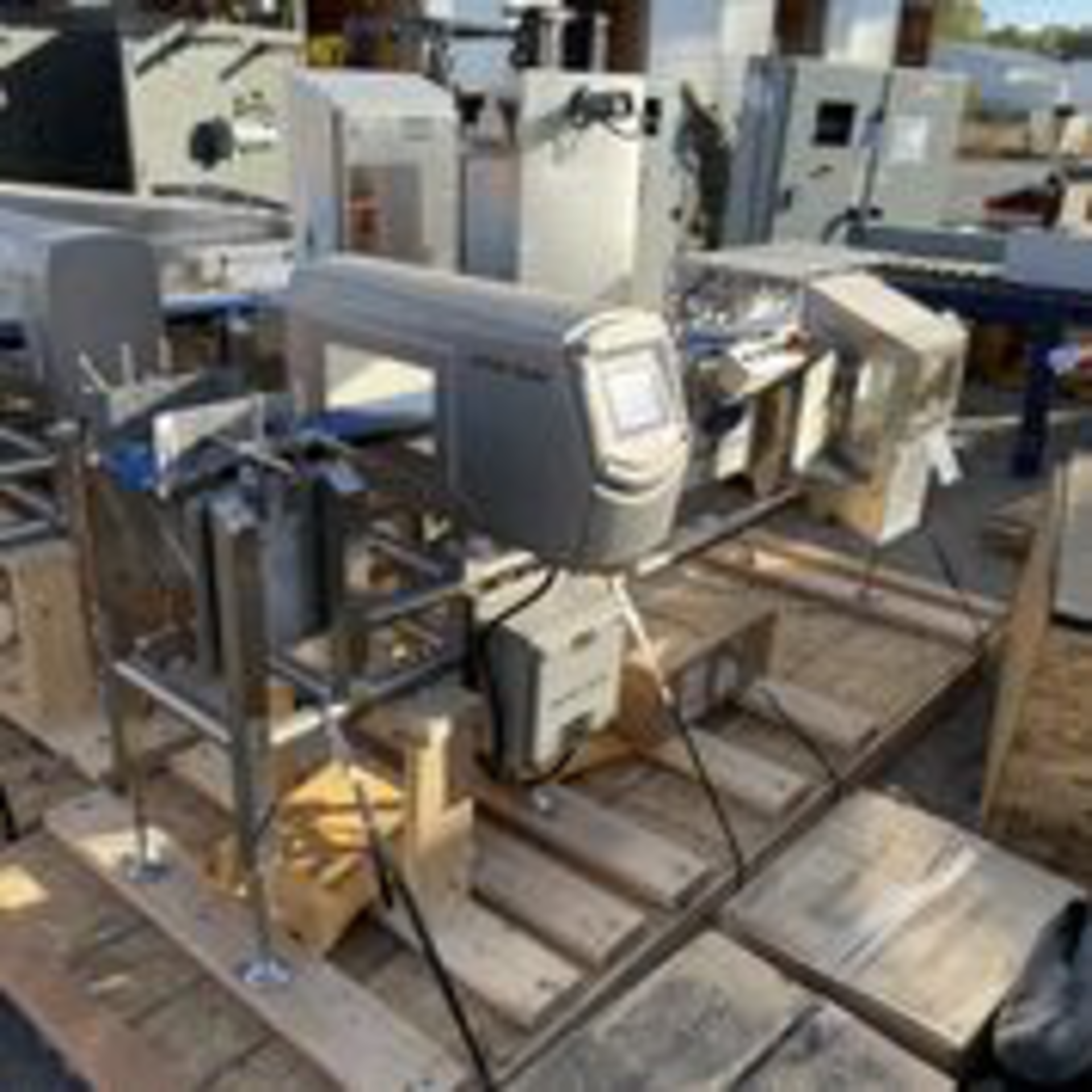 Mettler Toledo Metal Detector/Checkweigher Model CM6000XS S/N 14091311. LOADING FEE $200