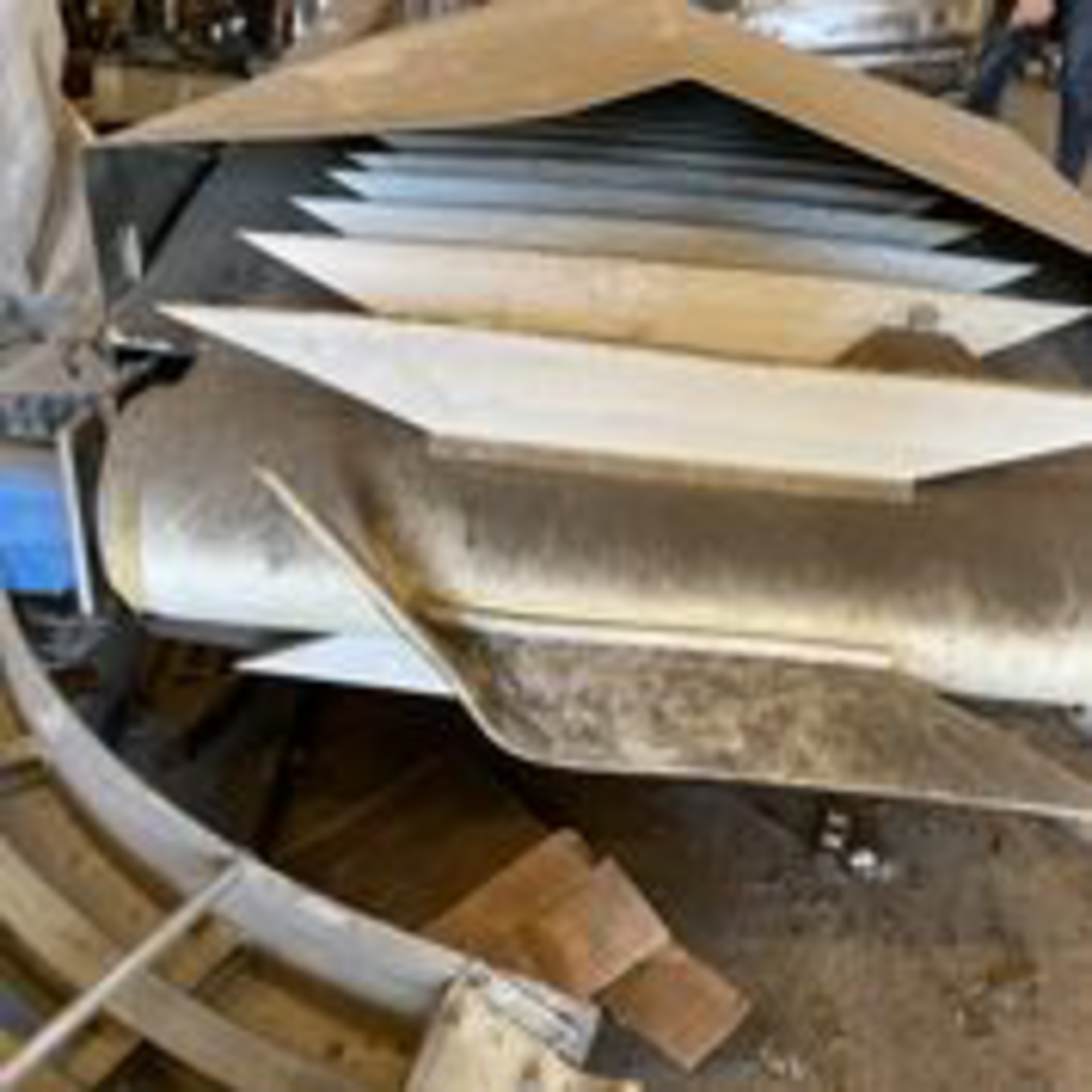 Cleated Belt Conveyor. LOADING FEE $150 - Image 3 of 5