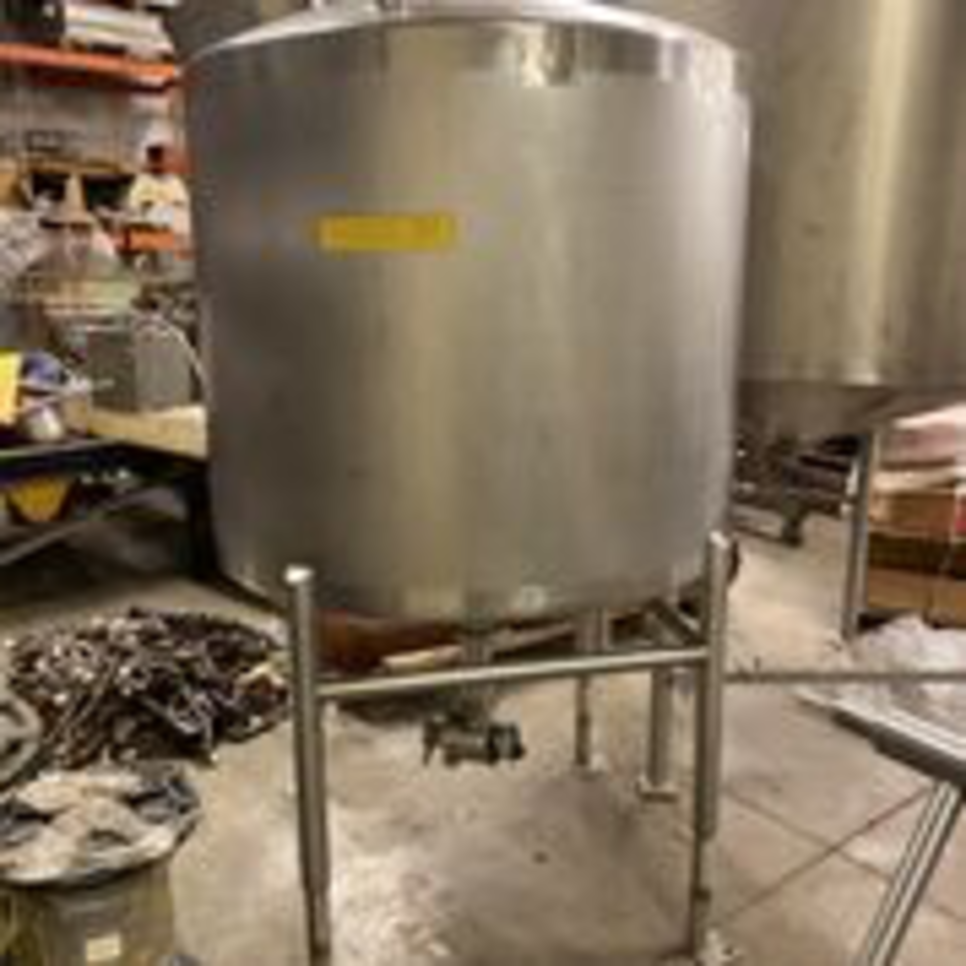 Stainless Single Wall Tank Center Discharge Closed Top Missing Cover No Agitator. LOADING FEE $150 - Image 4 of 5