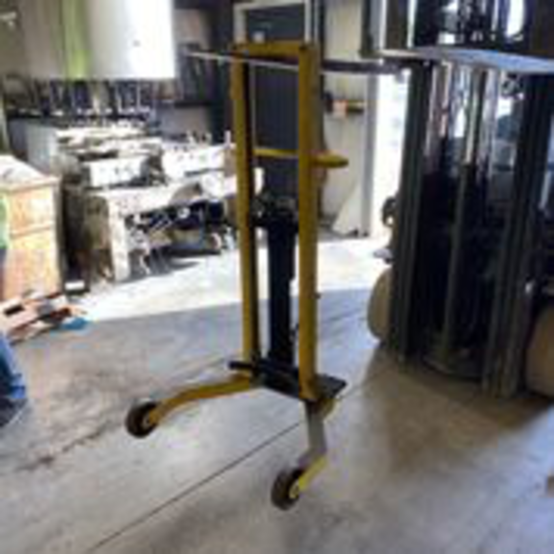 Vestil Barrel Lift. LOADING FEE $25 - Image 3 of 3