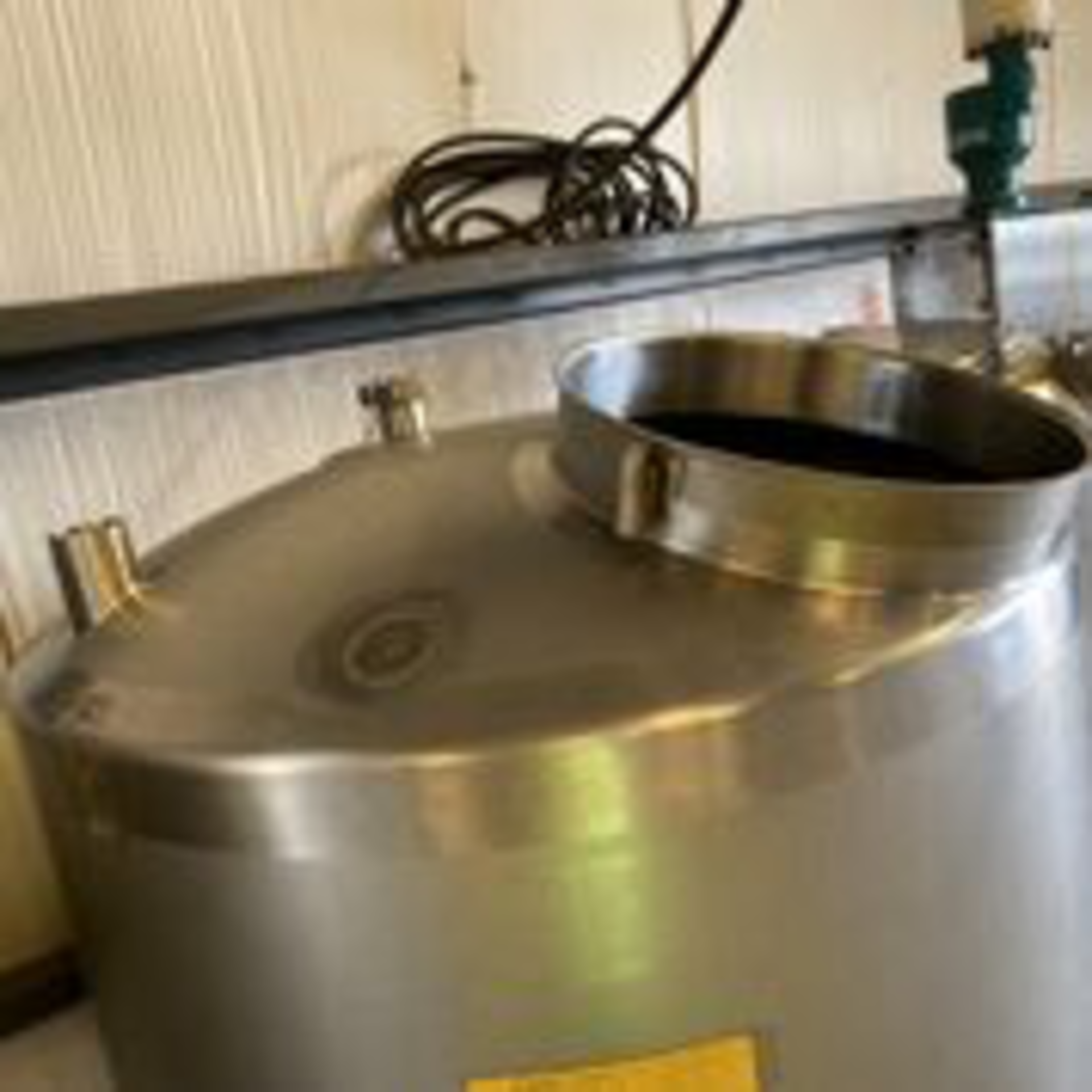 Stainless Single Wall Tank Center Discharge Closed Top Missing Cover No Agitator. LOADING FEE $150 - Image 3 of 5