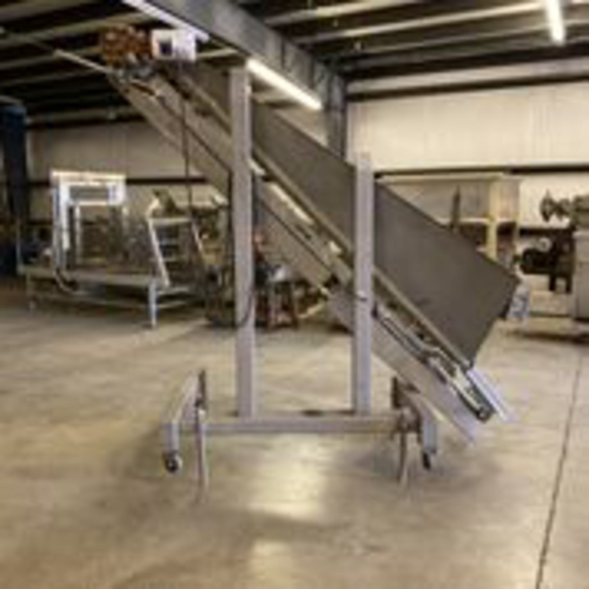 Incline Cleated Belt Conveyor. LOADING FEE $300 - Image 6 of 8