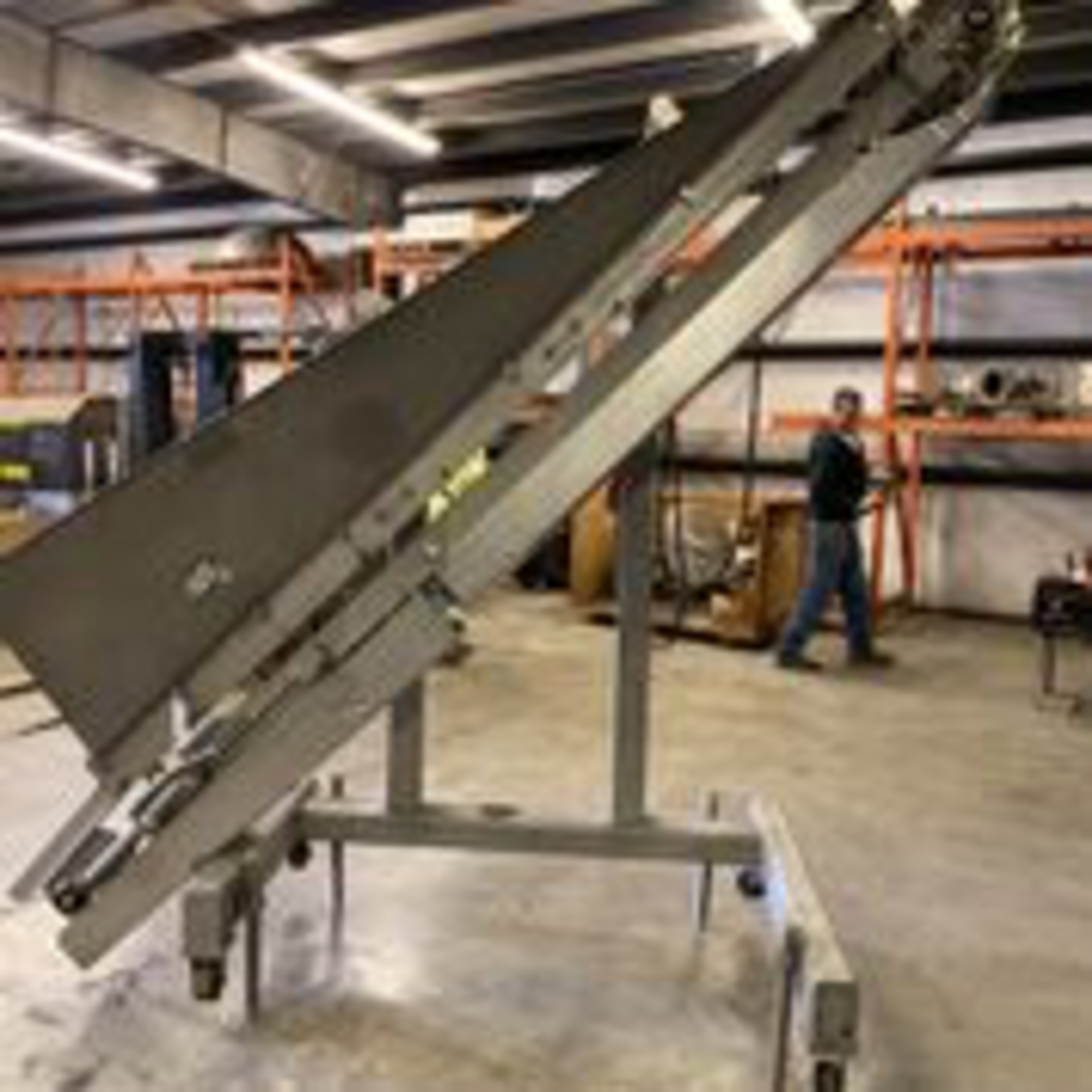 Incline Cleated Belt Conveyor. LOADING FEE $300 - Image 3 of 8