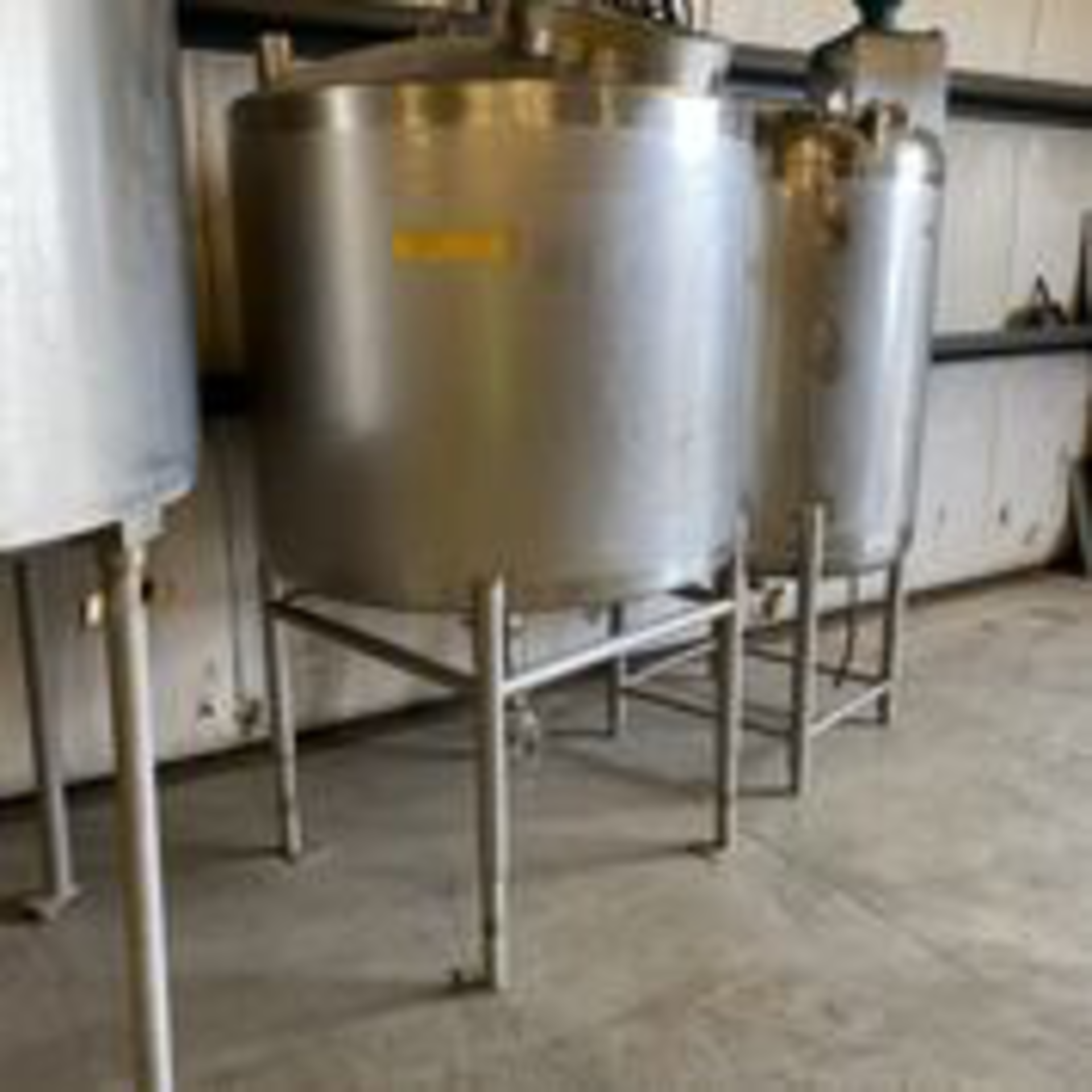 Stainless Single Wall Tank Center Discharge Closed Top Missing Cover No Agitator. LOADING FEE $150 - Image 2 of 5