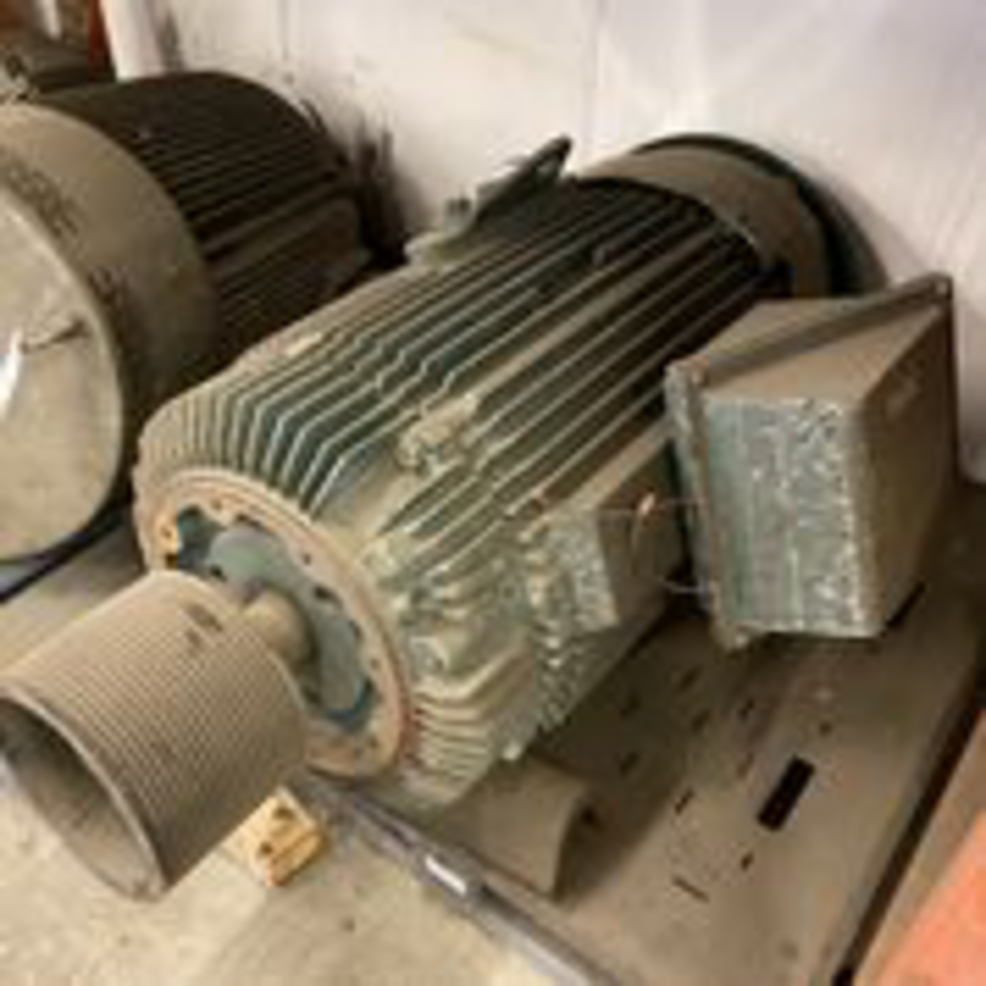 250 HP Motor. LOADING FEE $50 - Image 2 of 3