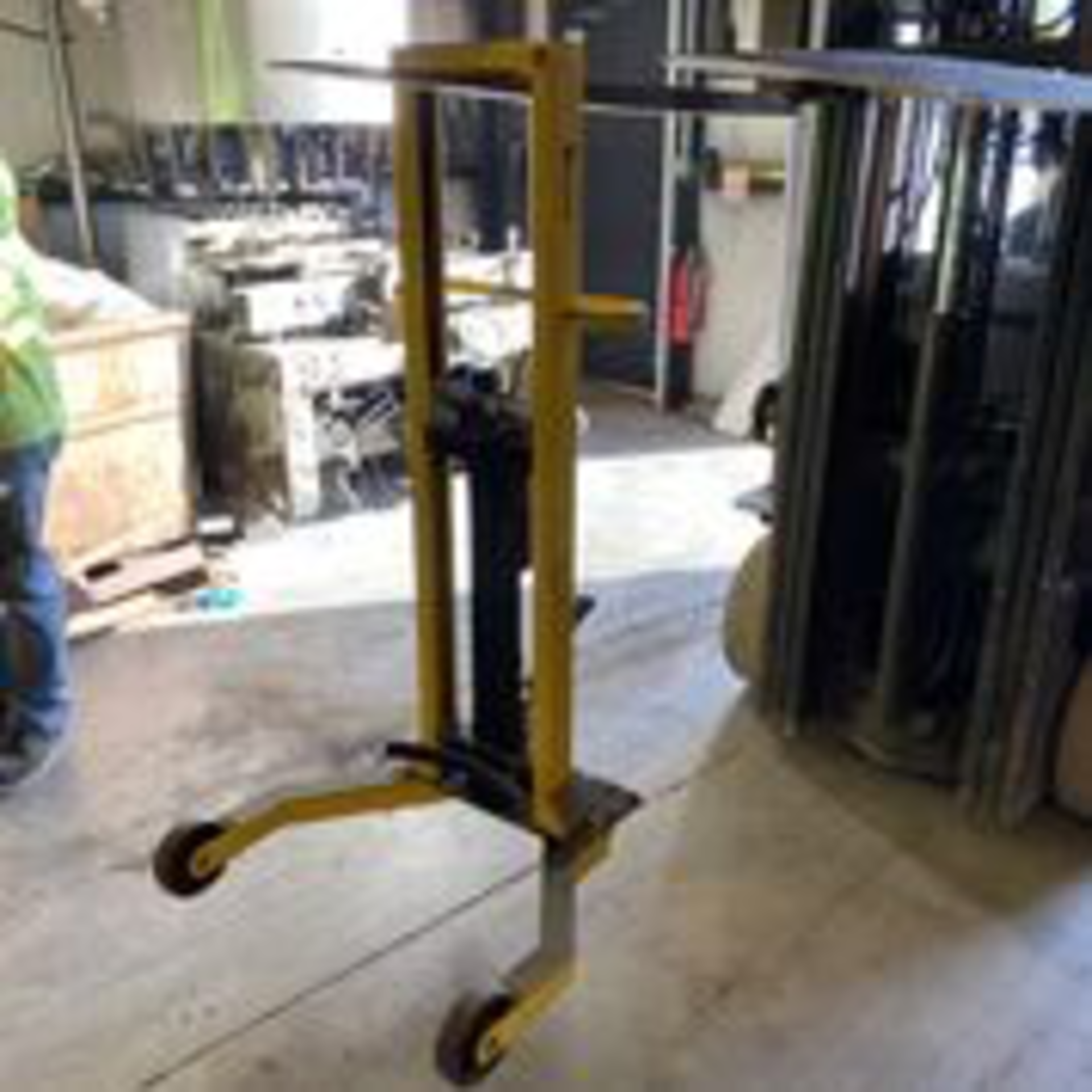 Vestil Barrel Lift. LOADING FEE $25 - Image 2 of 3