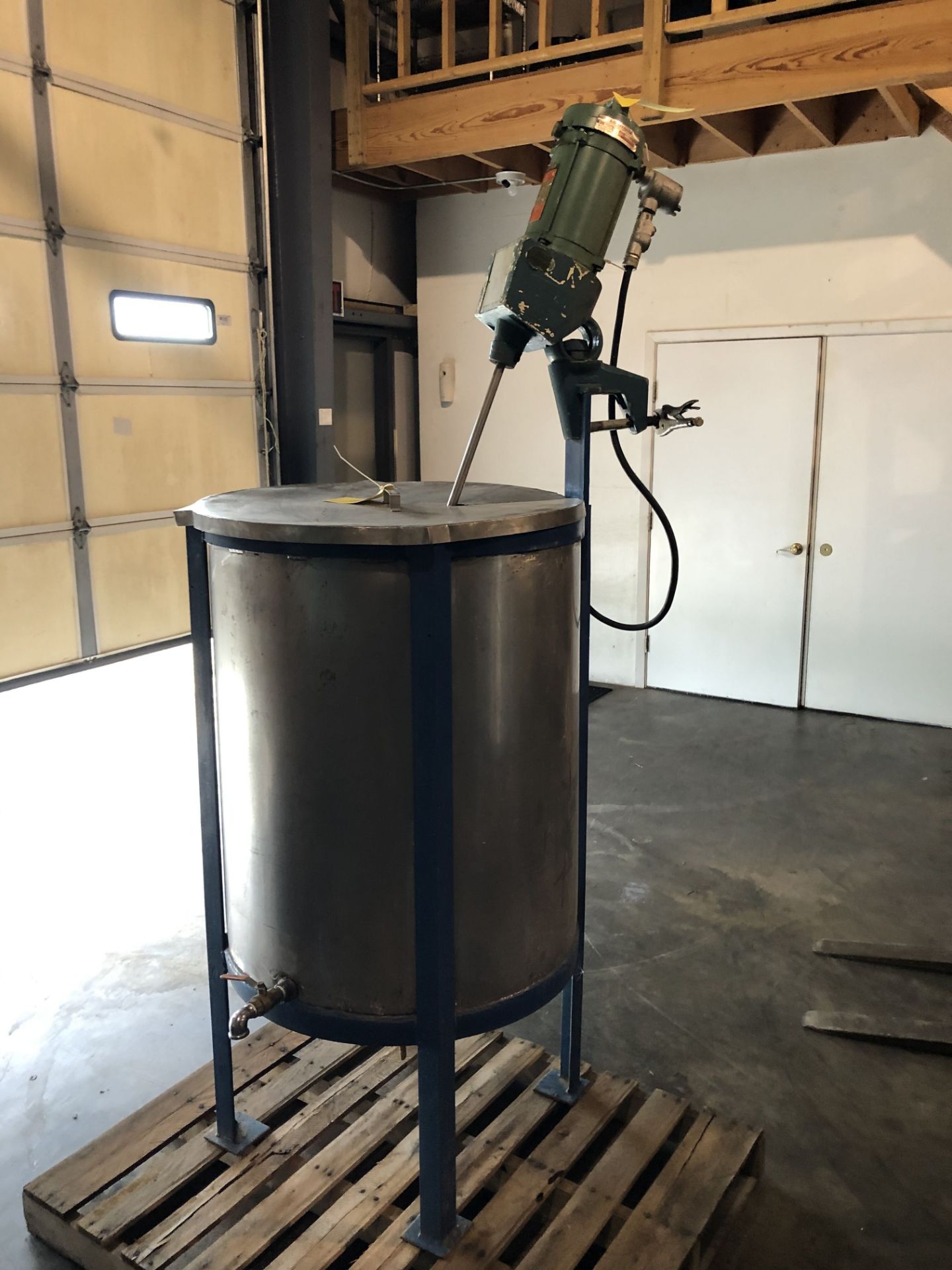 Southern Boiler & Tank Works 117 Gallon SS Tank W/ Mixer Attached, Rigging Price: $75