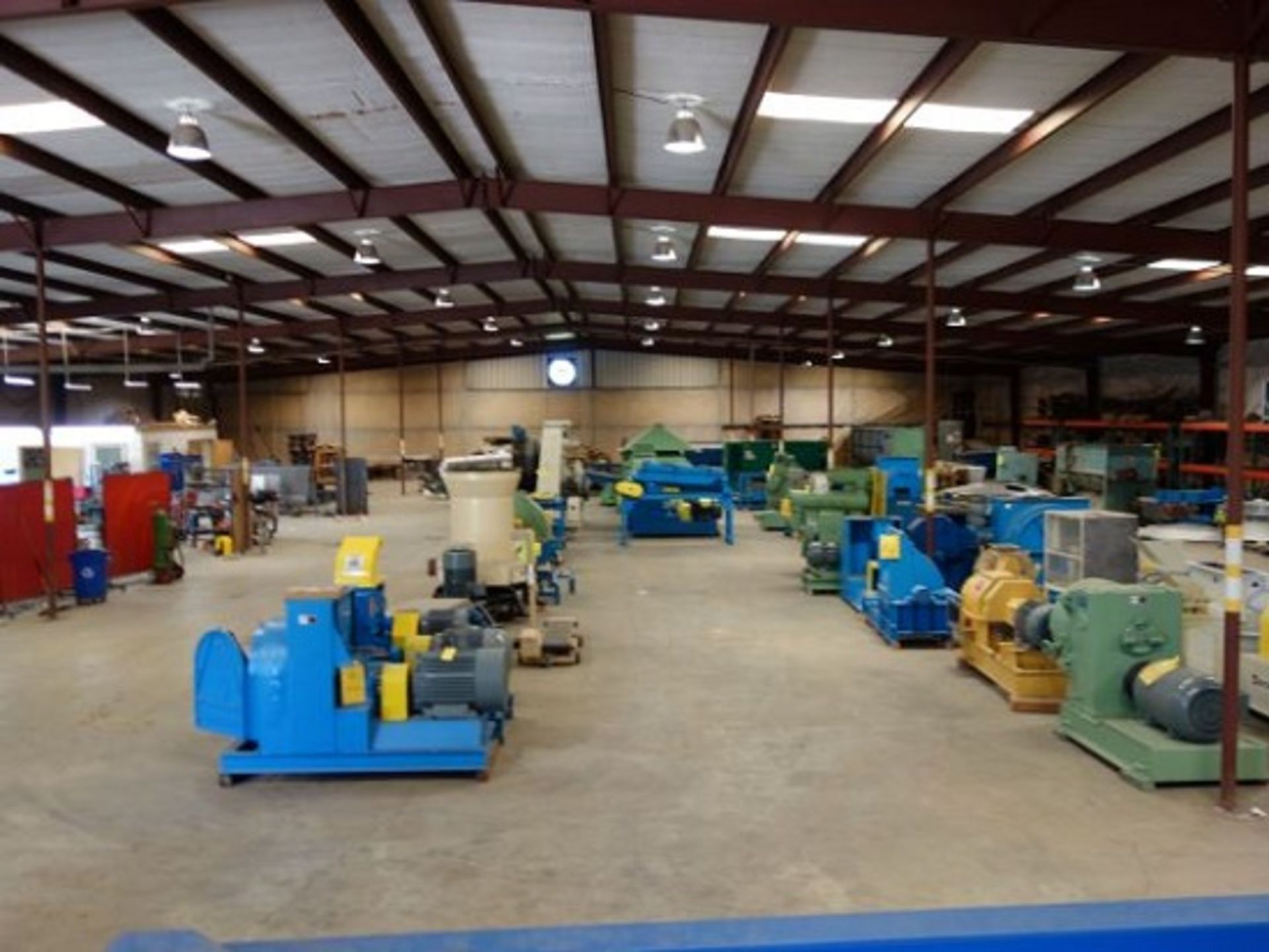 Located Tyler, TX: Industrial facility, approx 25,686 sq ft, 18' ceiling, MIN. RESERVE PRICE -- - Image 2 of 4