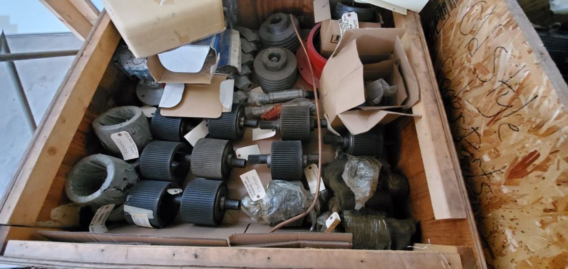 Located in Canon City, CO -- Lot: Misc CME R100 rolls, roll shells, clamps, feed cone, gearbox, - Image 2 of 8