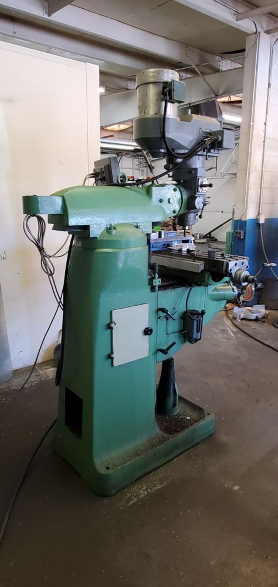 Located in Canon City, CO -- Vantage End Mill Vertical Knee Mill 3HP Make: Jih Fong Machinery with a - Image 3 of 8