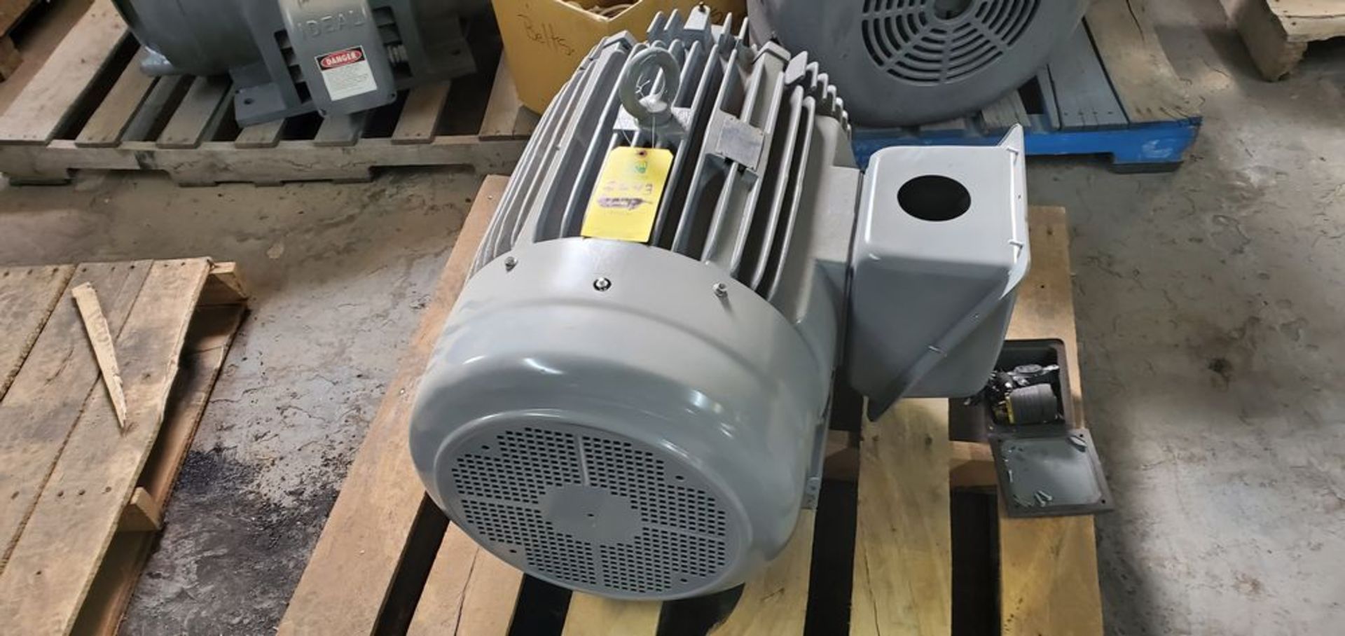 Located in Canon City, CO -- Teco westinghouse 100hp motor 230/460V 3560rpm 405TS loading fee $ - Image 2 of 4
