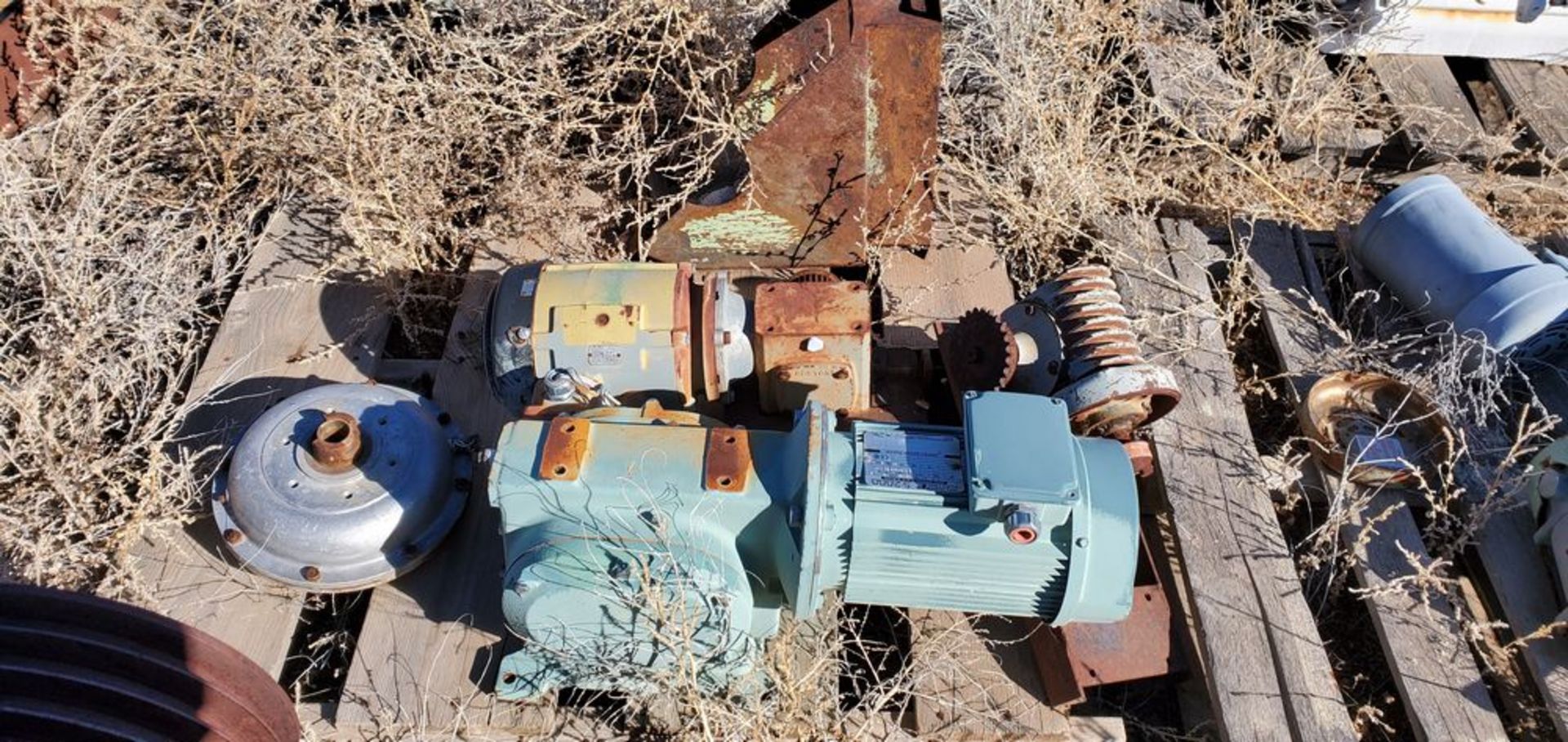 Located in Canon City, CO -- Lot: Motors and motor gear reducers - 3hp reliance motor/reducer, 1/2hp - Image 2 of 5
