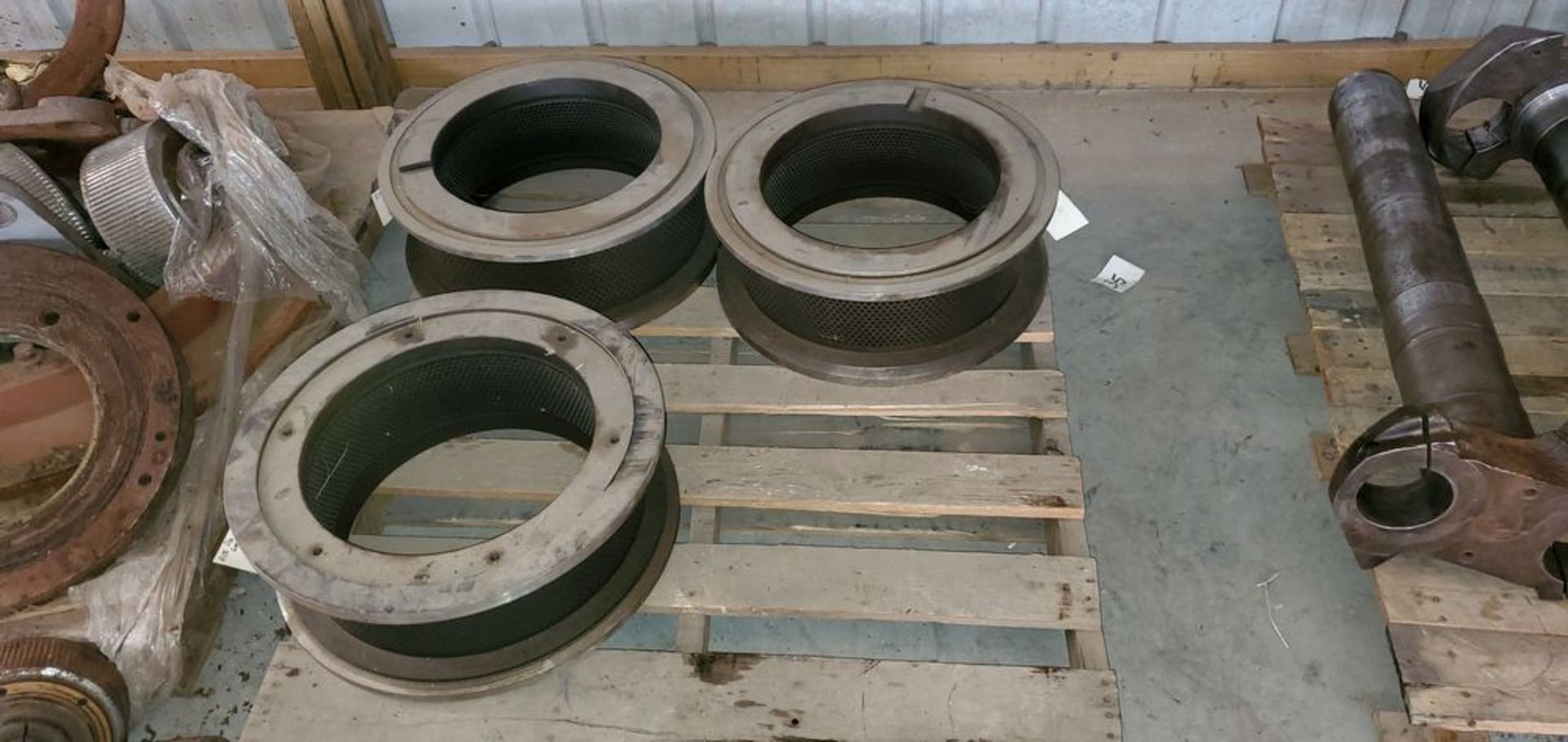 Located in Canon City, CO -- LOT: 3 NEW R100 pellet mill ring dies bottom pallet loading fee $50