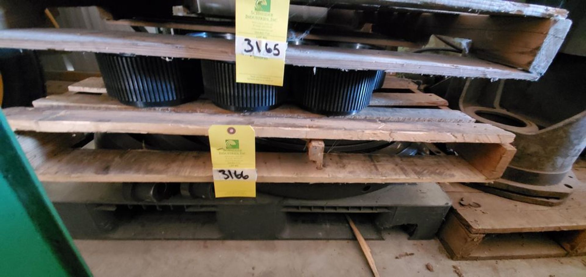 Located in Canon City, CO -- Lot: 501 Roll Shells and die clamps loading fee $50 ***Note from