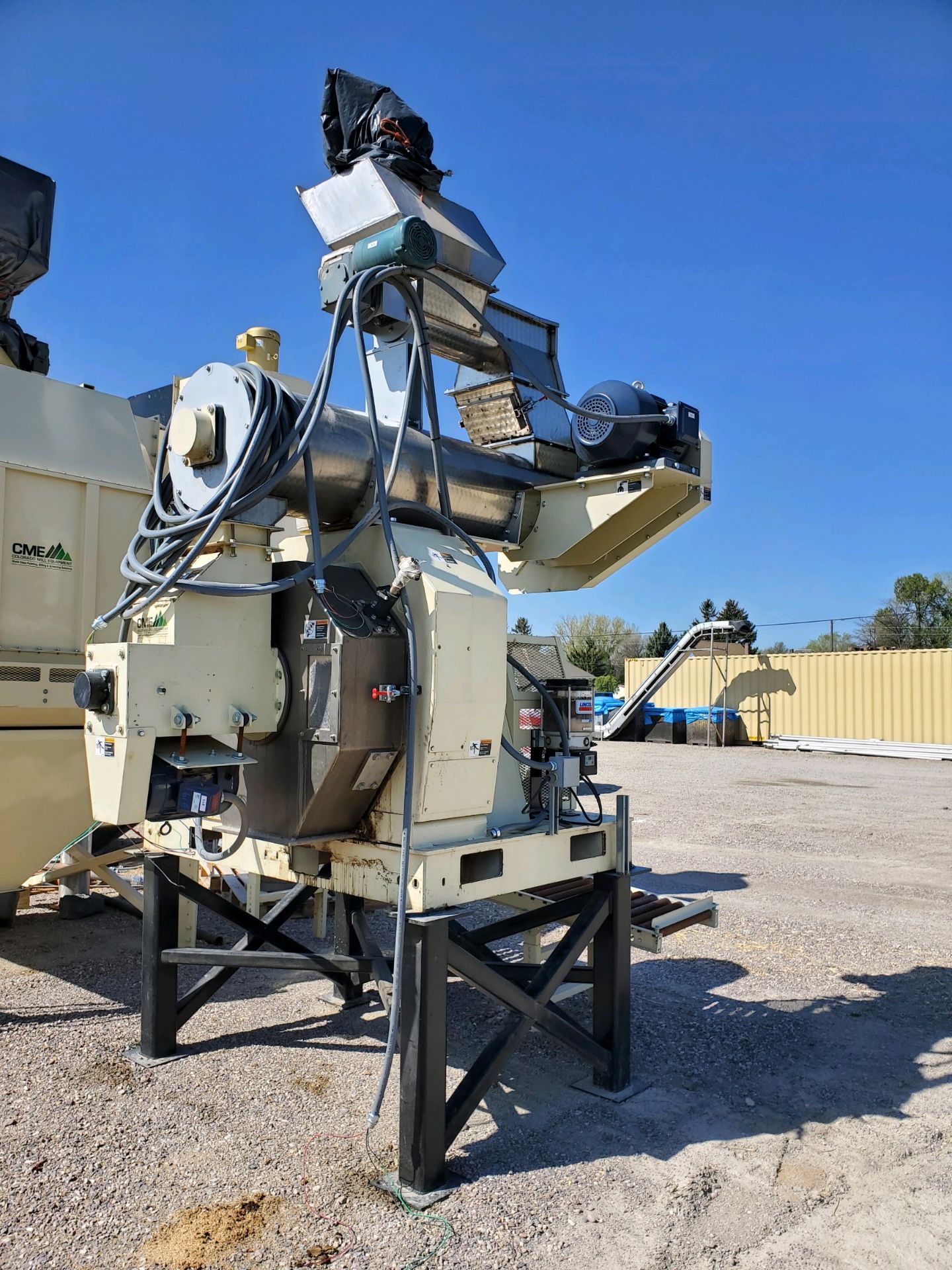 Located: Aberdeen, Idaho -- R150 pellet mill with 150hp motor, made by (CME), New in 2018 - Image 6 of 10