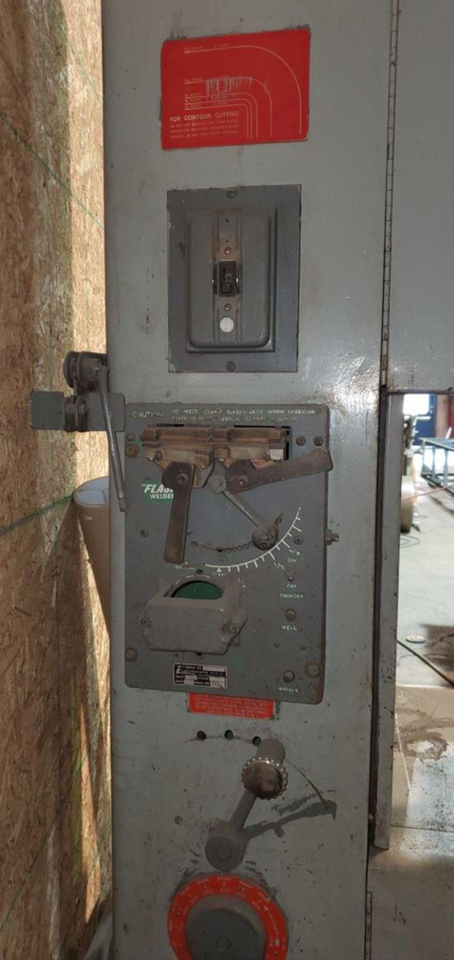 Located in Canon City, CO -- Powermatic 20inch metal cutting band saw Model No. 87, disconnecting - Image 3 of 9