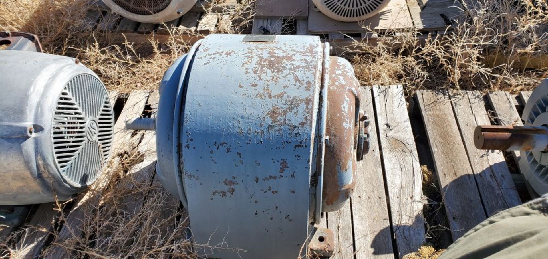 Located in Canon City, CO -- General Electric Motor 100hp 440v 3600rpm loading fee $100 ***Note from - Image 2 of 3