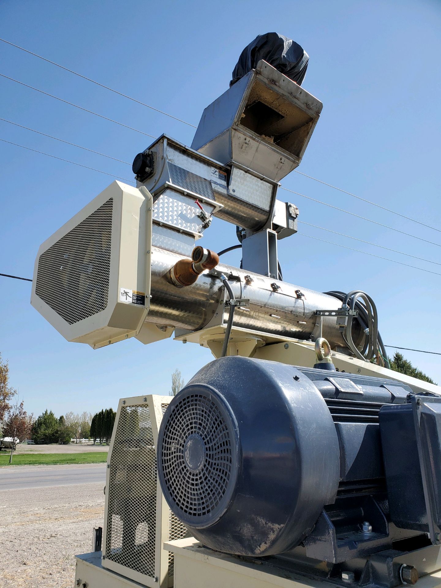 Located: Aberdeen, Idaho -- R150 pellet mill with 150hp motor, made by (CME), New in 2018 - Image 3 of 10