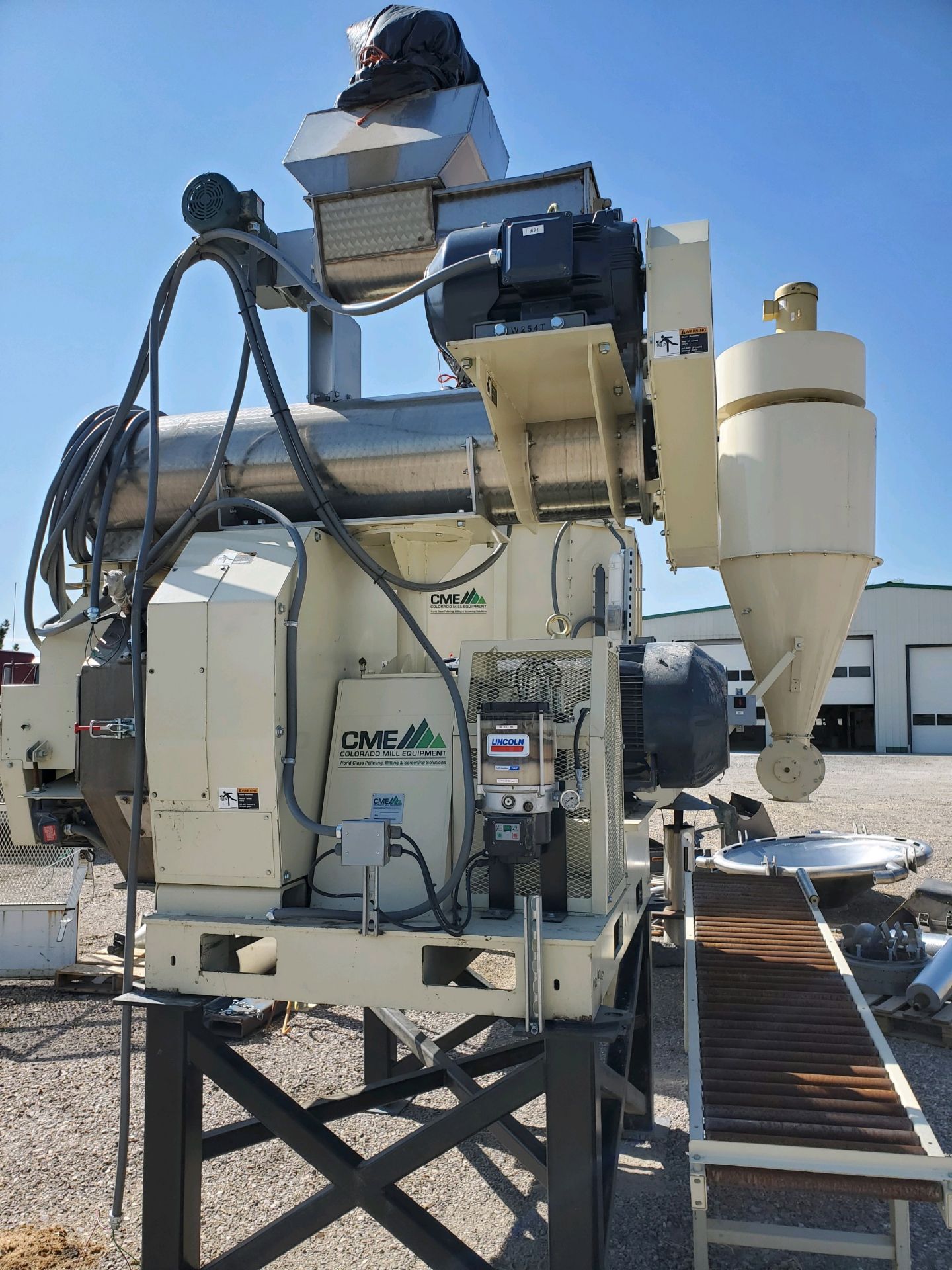 Located: Aberdeen, Idaho -- R150 pellet mill with 150hp motor, made by (CME), New in 2018 - Image 4 of 10