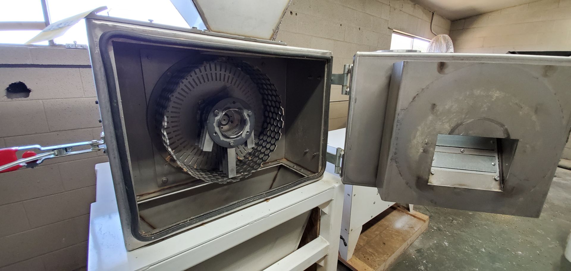 Located in Canon City, CO -- CME 2019 10hp Stainless Steel HMS w/Base, very low hours only used in - Image 4 of 4