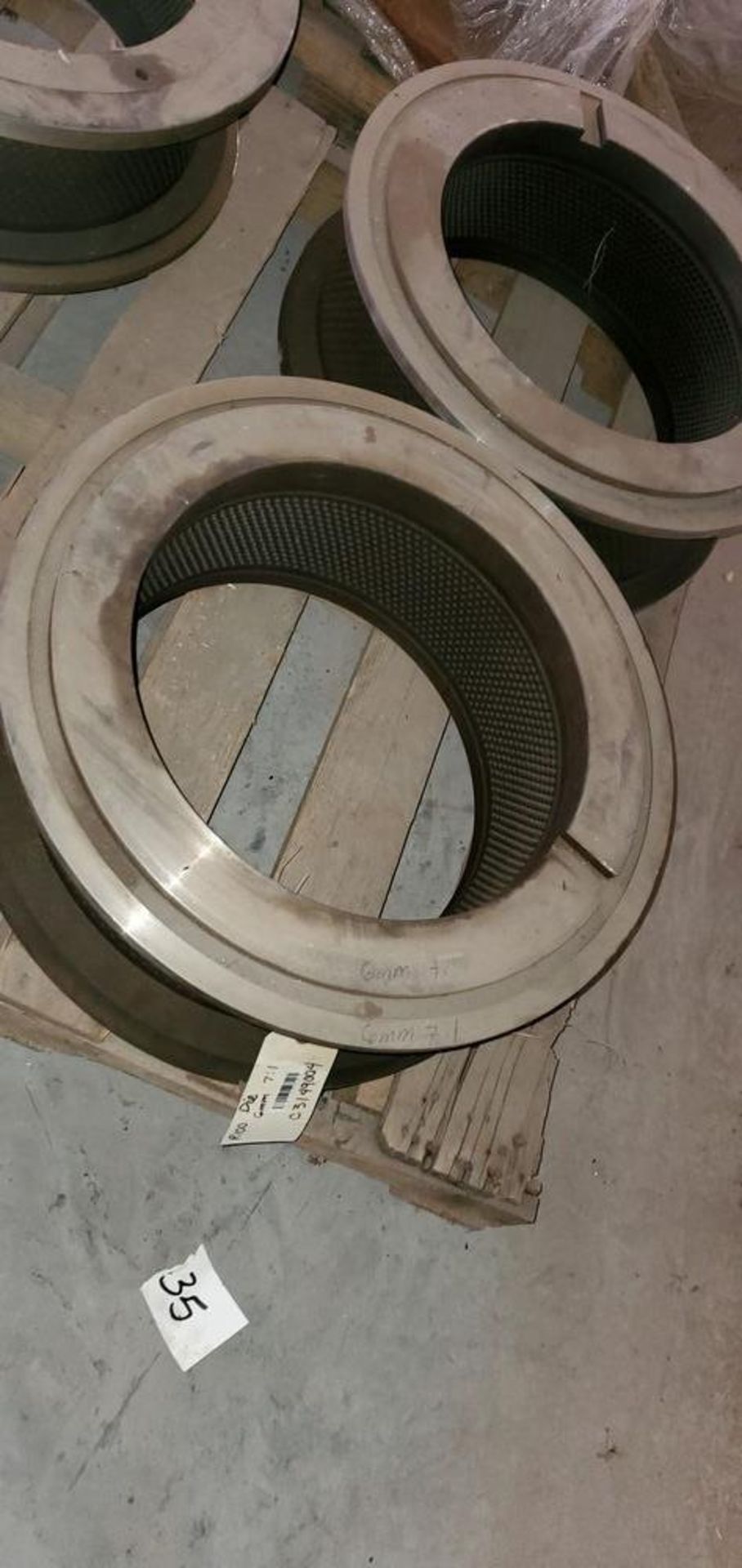 Located in Canon City, CO -- LOT: 3 NEW R100 pellet mill ring dies bottom pallet loading fee $50 - Image 6 of 6