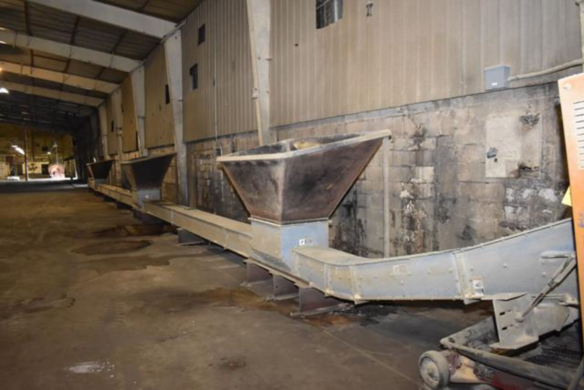 GSI Motorized Drag Conveyor, 80' Length x 12" Wide, Includes 3 Hoppers. LOADING FEE: $1500