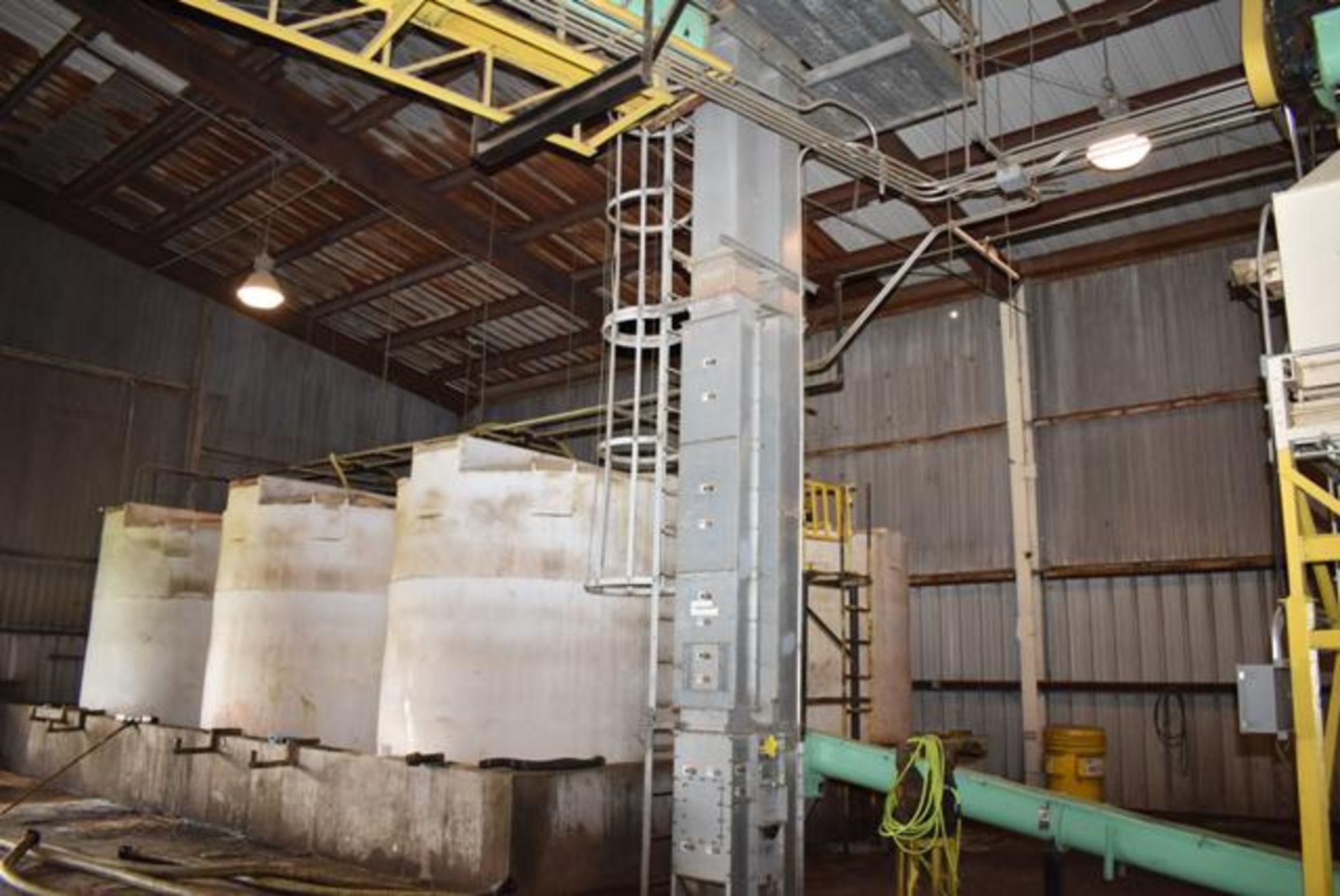 GSI Elevator, 24' Height, 9" x 5" Buckets. LOADING FEE: $2500 - Image 2 of 2