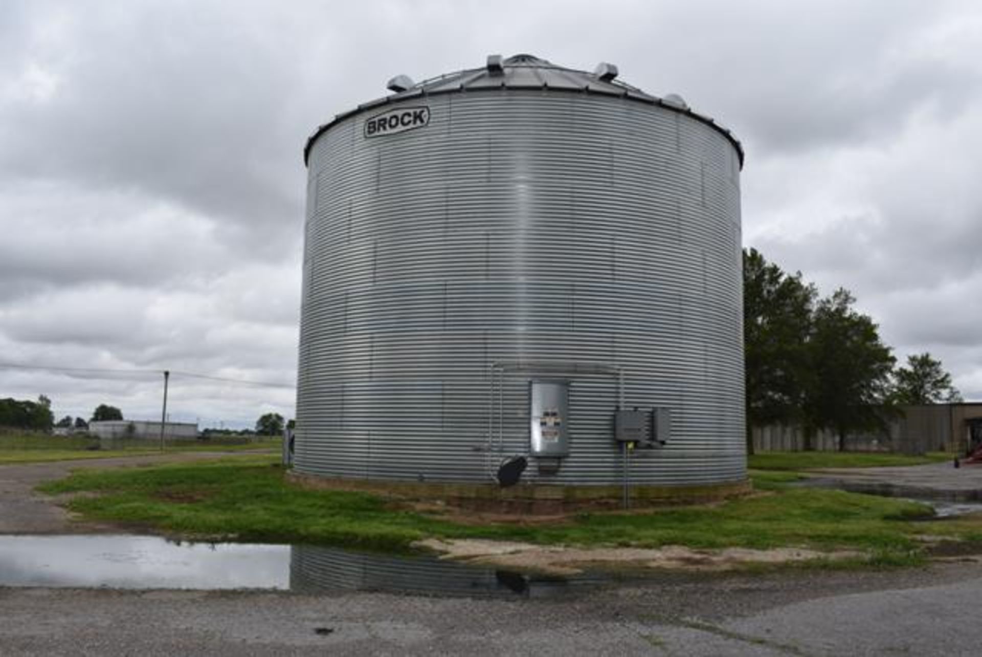 Brock Grain Tank, 42' Dia x 8 Rings, Rated 36,000 Bushel Cap. CALL FOR LOADING FEES (402)657-7609 - Image 2 of 3