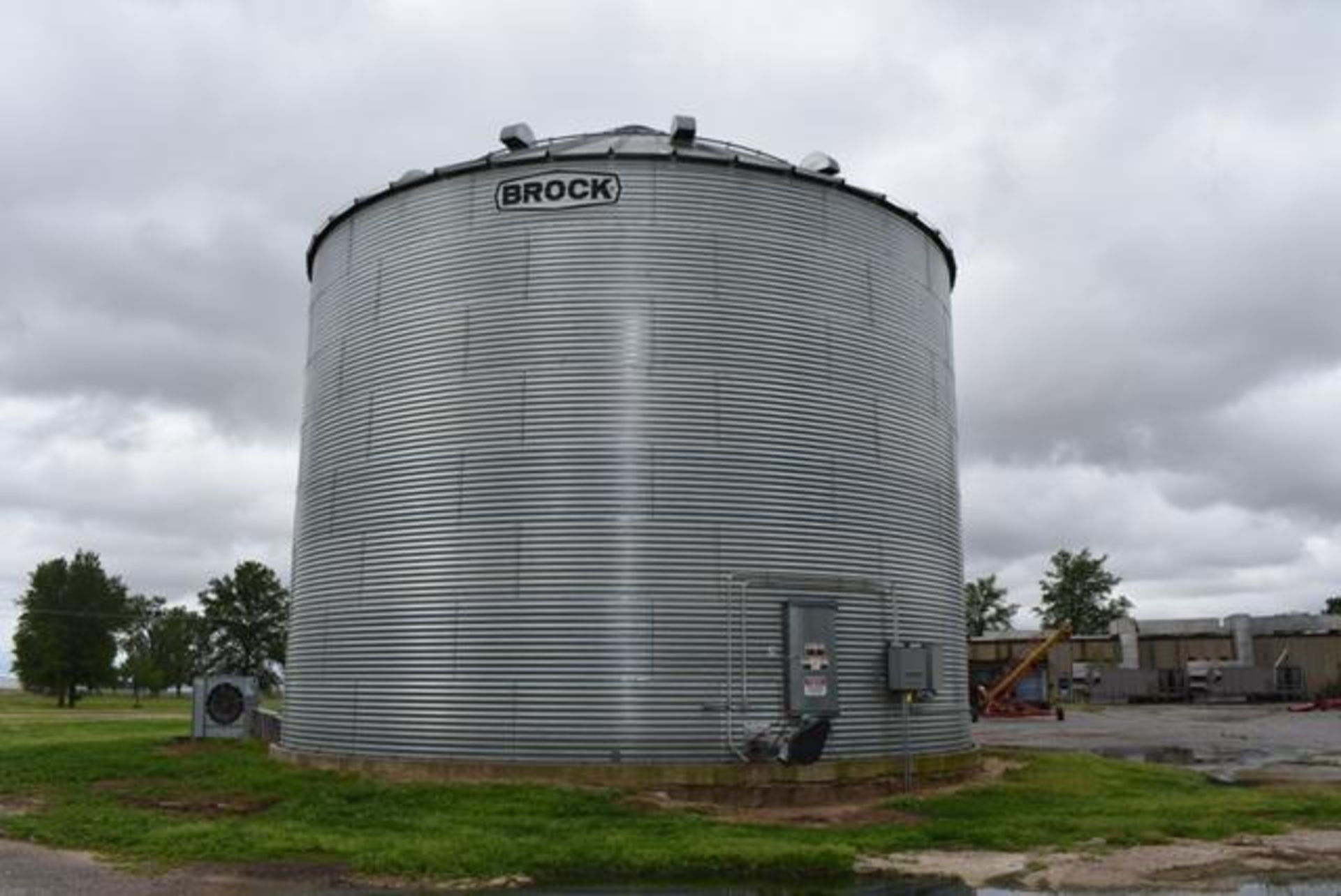 Brock Grain Tank, 42' Dia x 8 Rings, Rated 36,000 Bushel Cap. CALL FOR LOADING FEES (402)657-7609