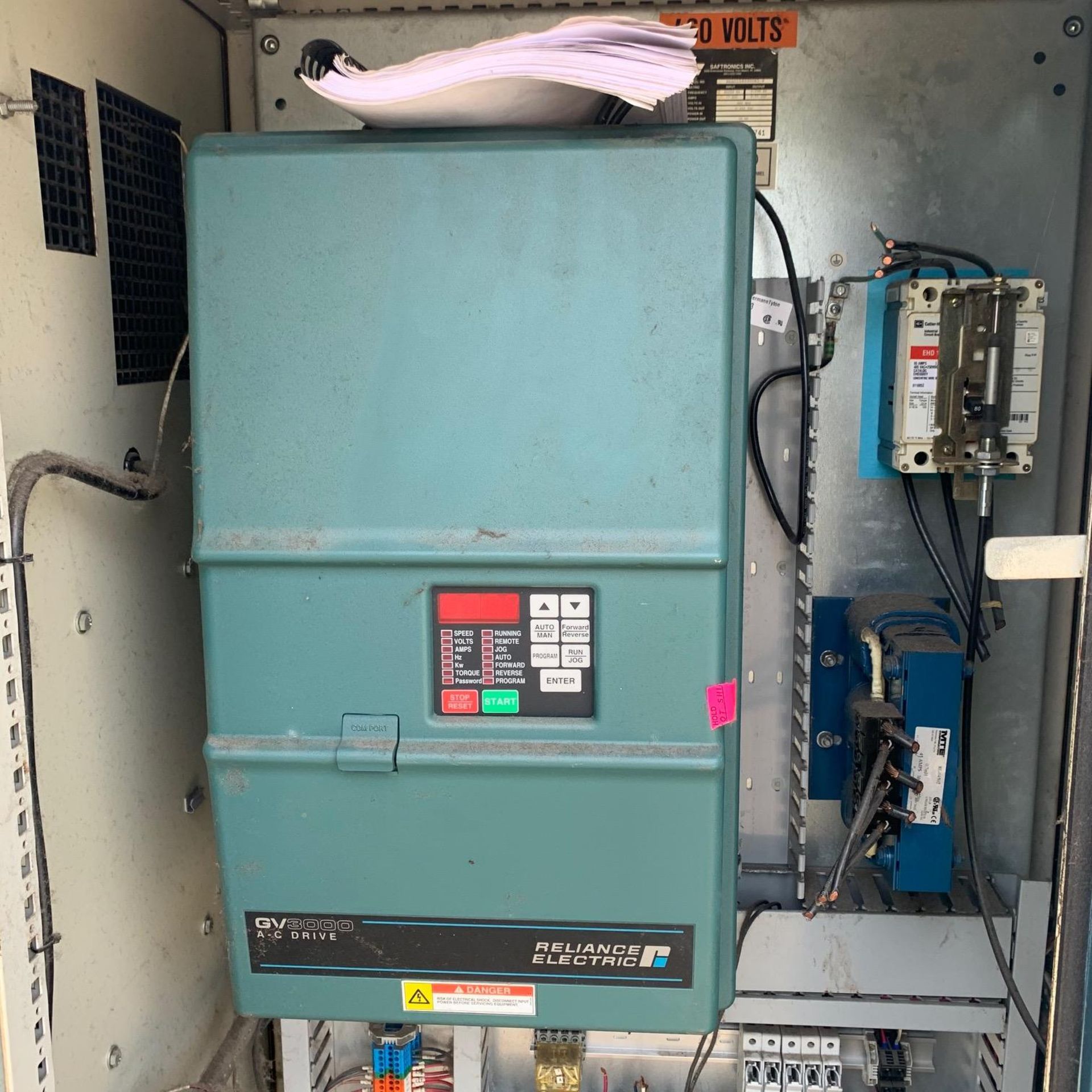 Reliance Ac Drive GV 3000. 30. HP 460 Volts Whit Cabinet and ICE Qube Industrial Cooling, Rigging - Image 4 of 14