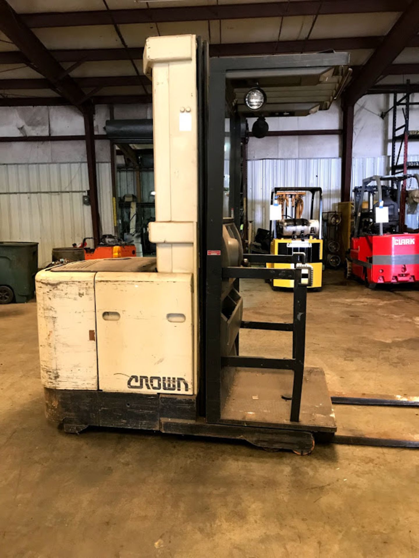 Crown Forklift, Serial# 1A188334, 24V, Rigging Fee $50