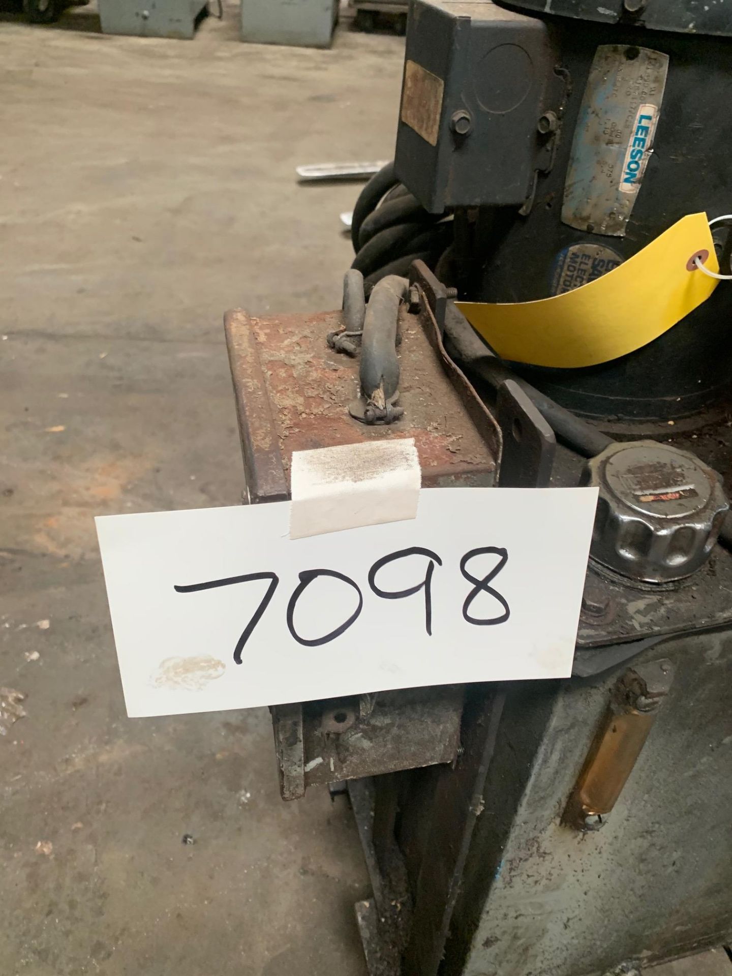 Hydraulic units 5HP 230/460 volts, Rigging Fee: $25 - Image 3 of 6