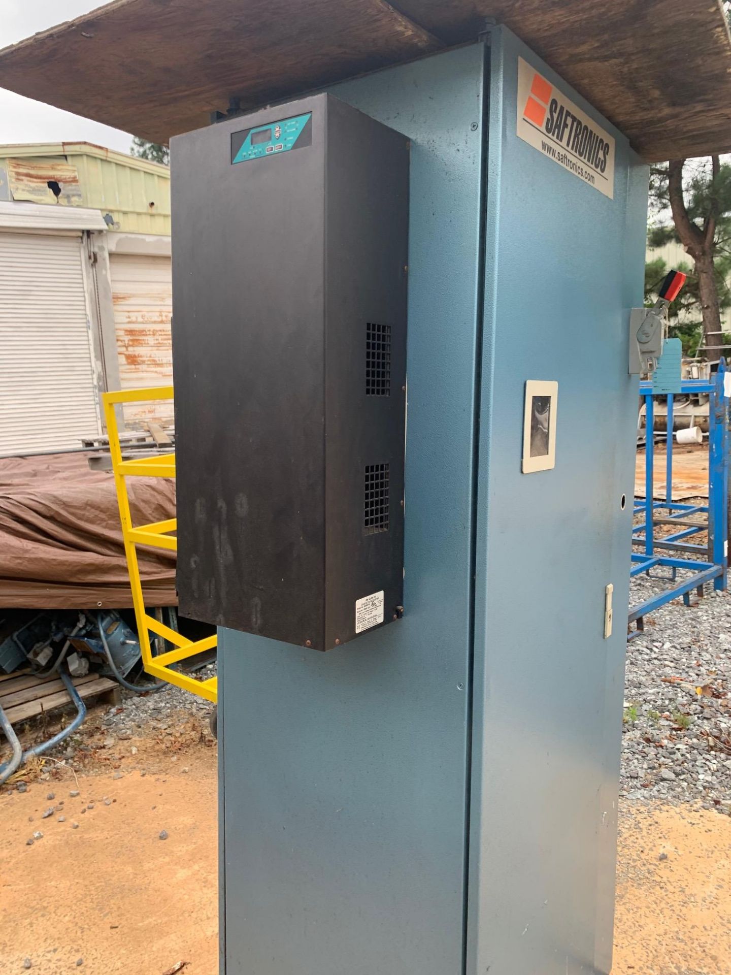 Reliance Ac Drive GV 3000. 30. HP 460 Volts Whit Cabinet and ICE Qube Industrial Cooling, Rigging - Image 2 of 14