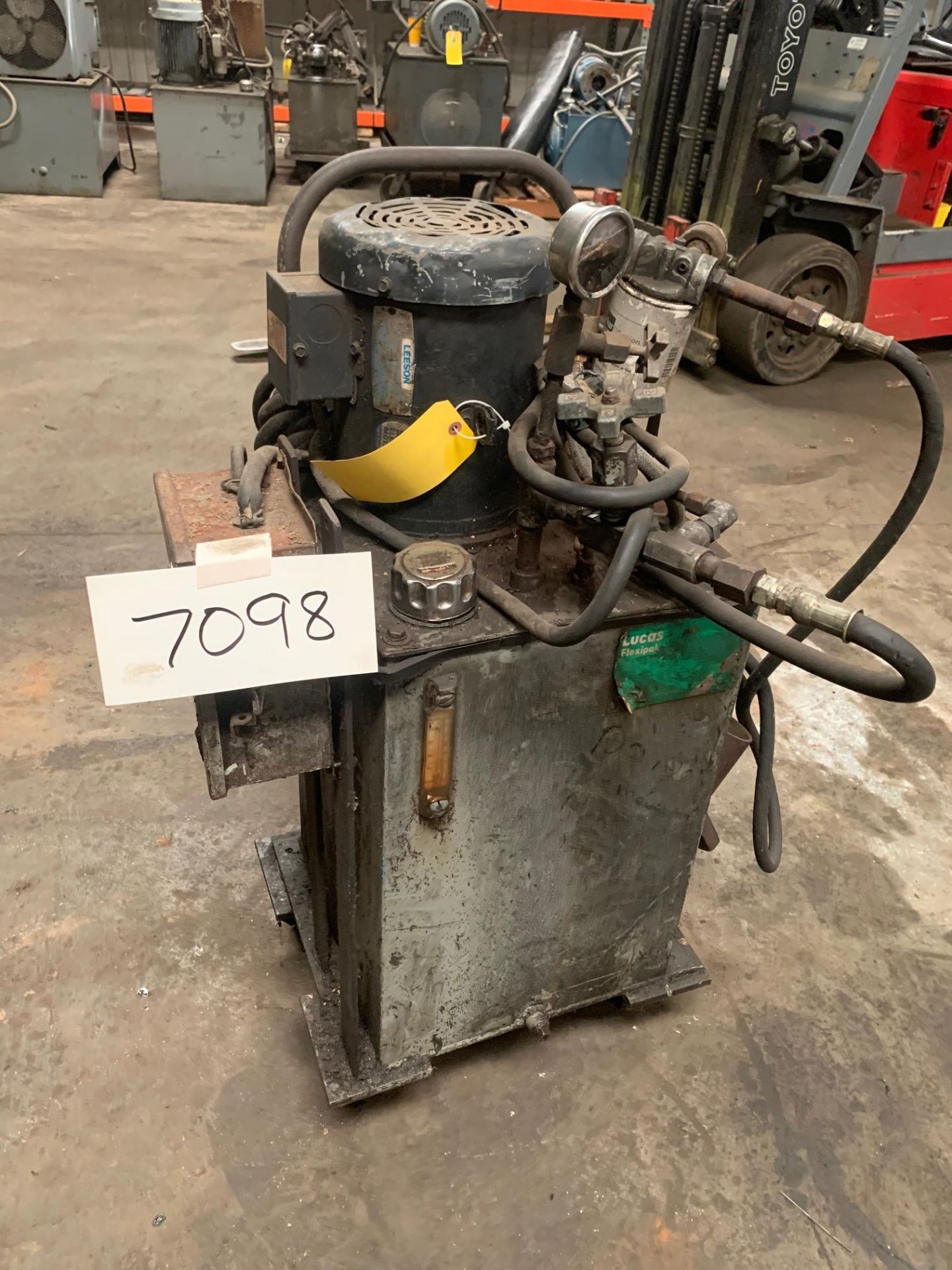 Hydraulic units 5HP 230/460 volts, Rigging Fee: $25 - Image 2 of 6