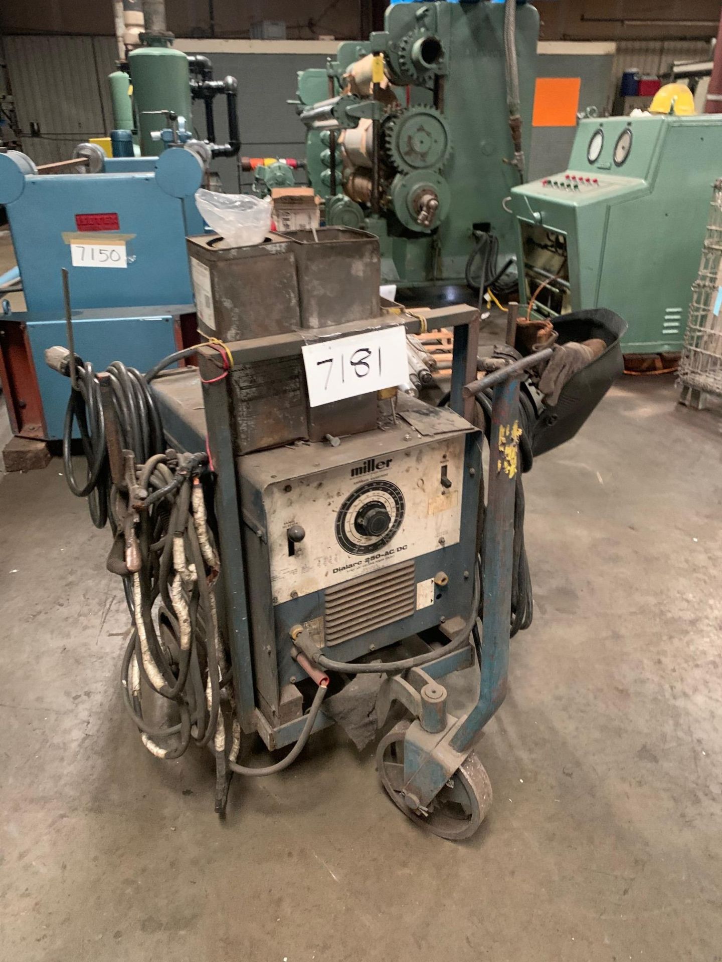 Miller Welding Dialarc 250 AC/DC Serial 1N138435. Volts 208/460 AC 250 Amps. AC / DC, Rigging